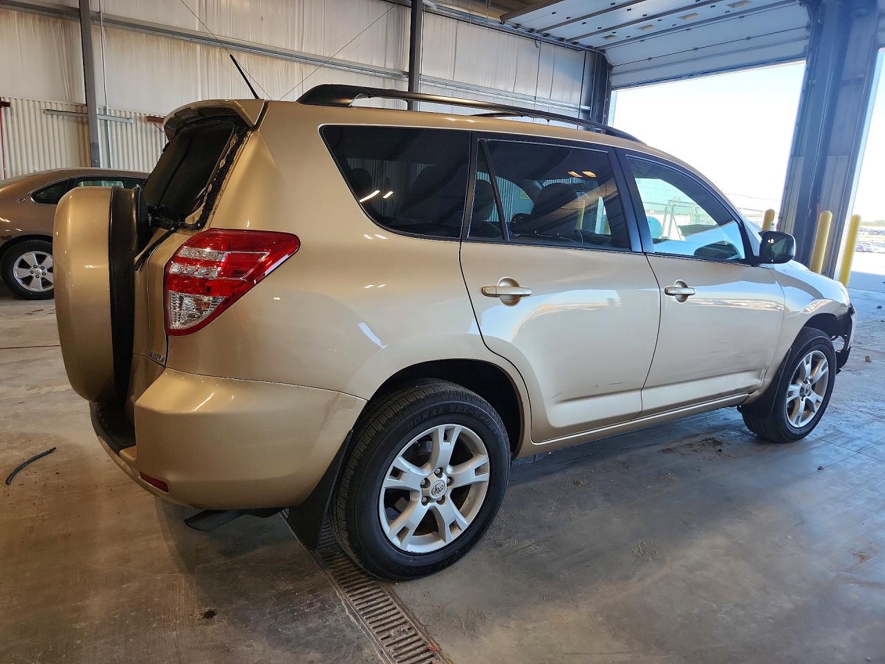 2011 Toyota Rav4 Base Tan vin: 2T3BF4DV0BW171723