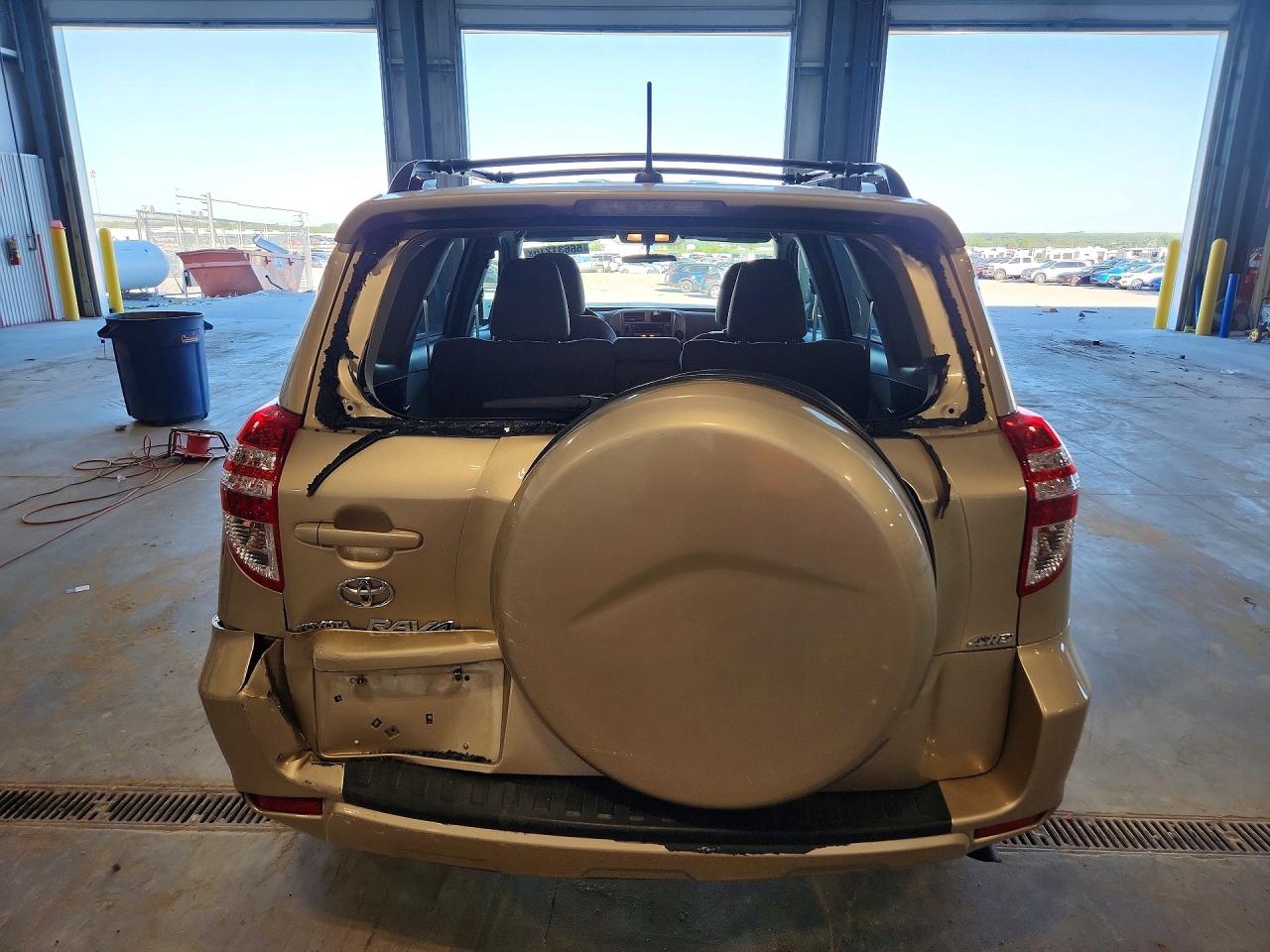 2011 Toyota Rav4 Base Tan vin: 2T3BF4DV0BW171723