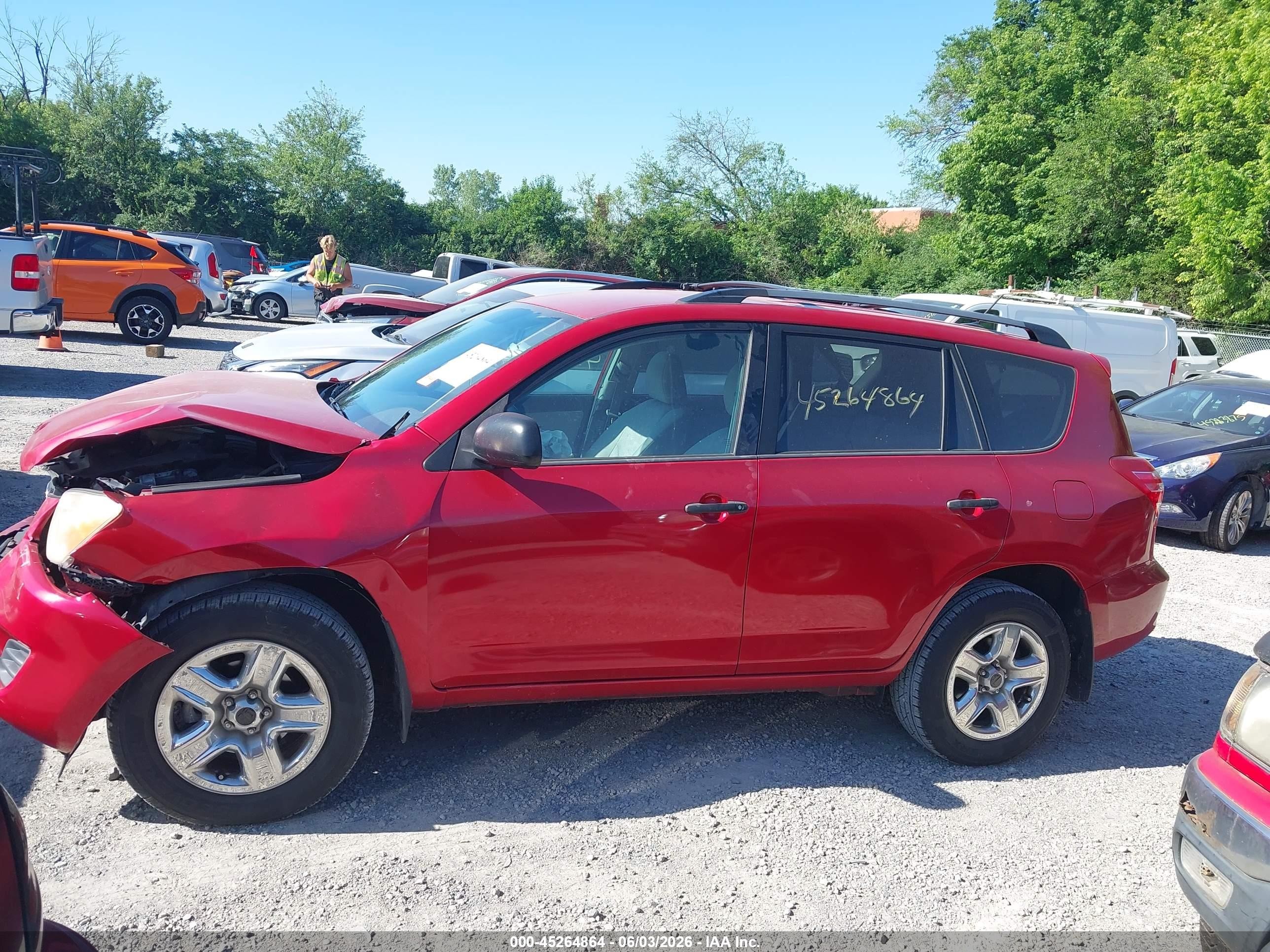 2012 Toyota Rav4   Red vin: 2T3BF4DV0CW225524