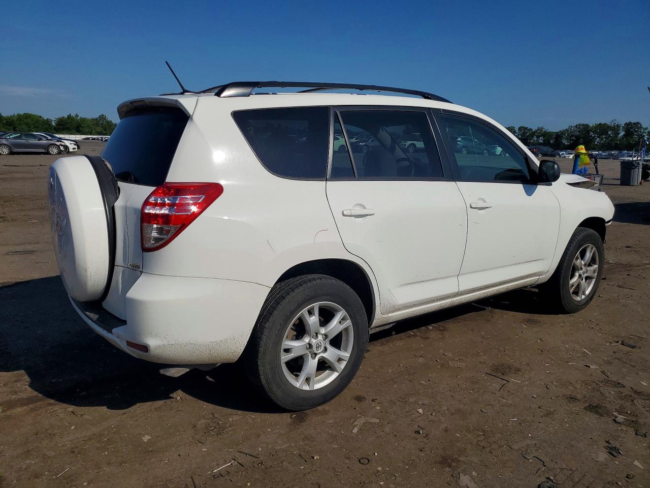 2012 Toyota Rav4 Base White vin: 2T3BF4DV0CW258815