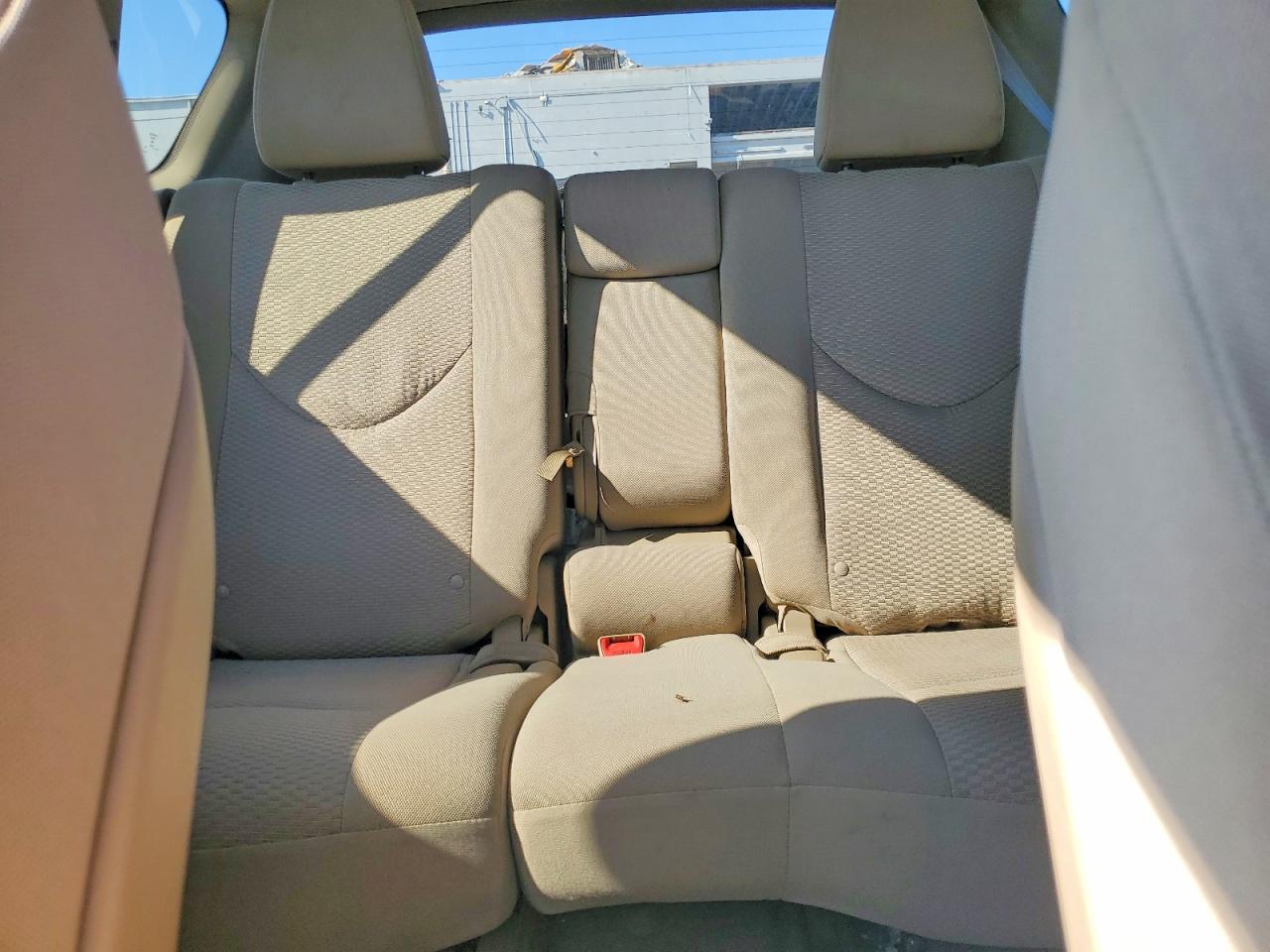 2012 Toyota Rav4 Base White vin: 2T3BF4DV0CW258815