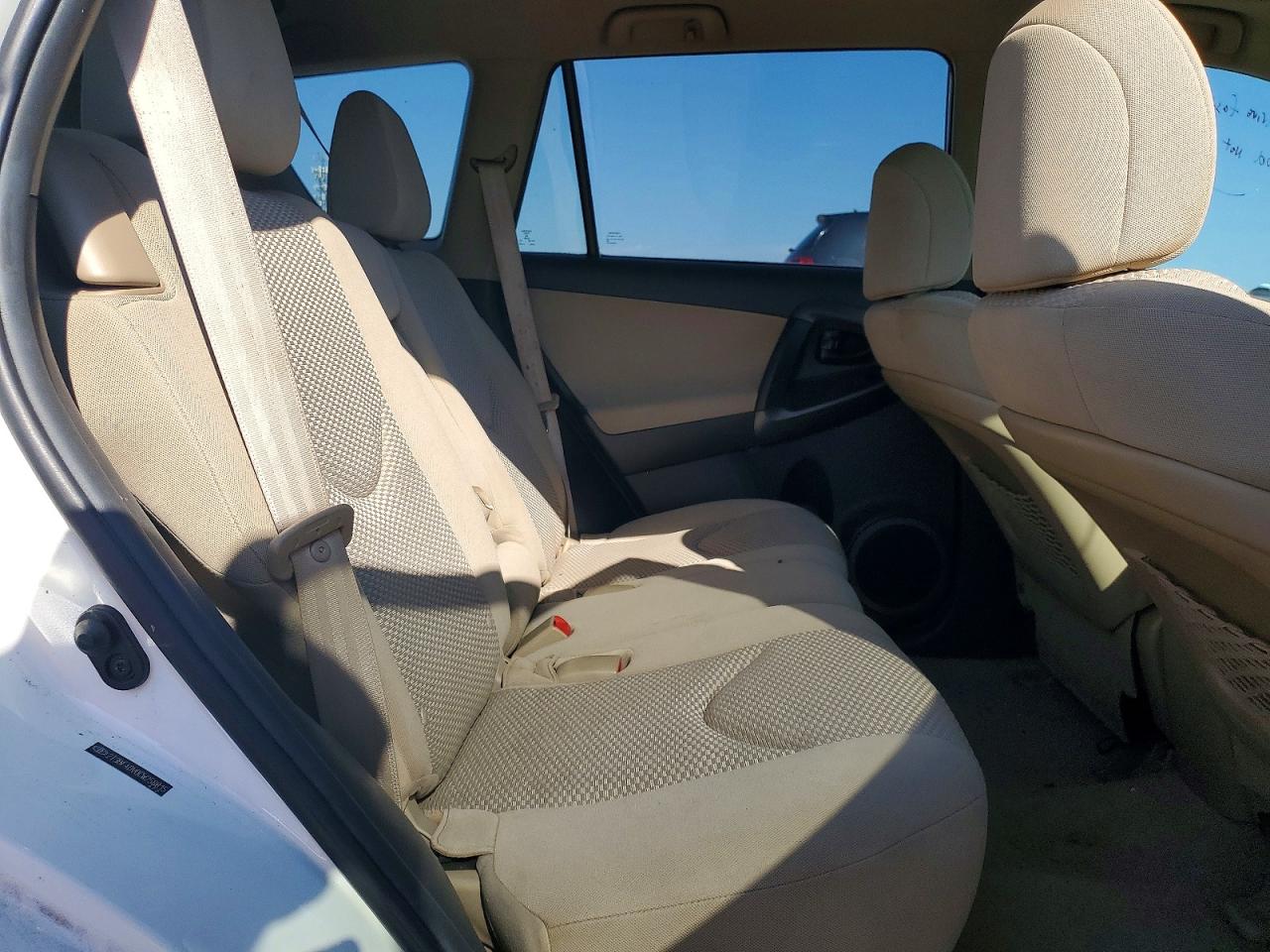 2012 Toyota Rav4 Base White vin: 2T3BF4DV0CW258815