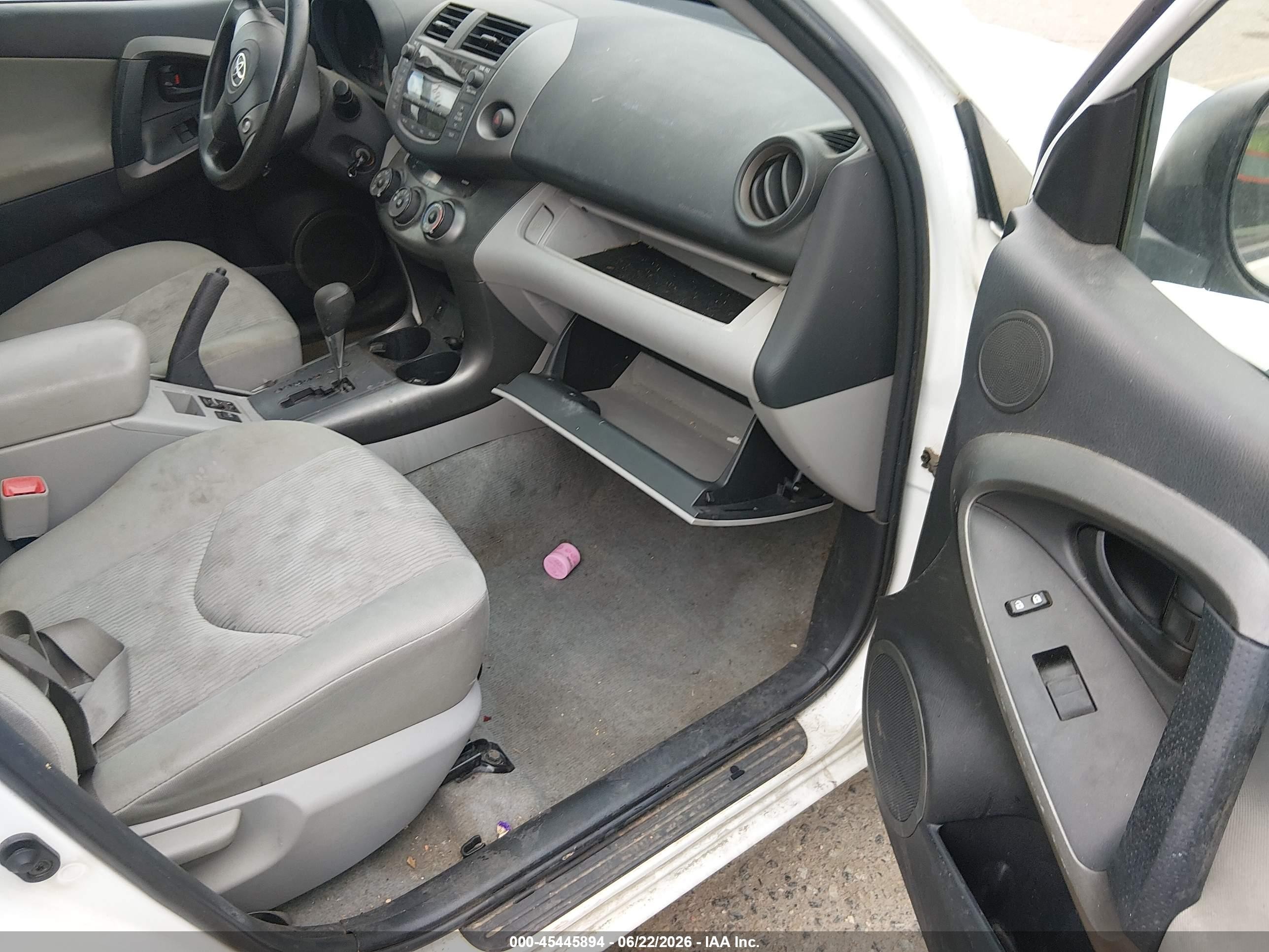 2010 Toyota Rav4   White vin: 2T3BF4DV1AW059933