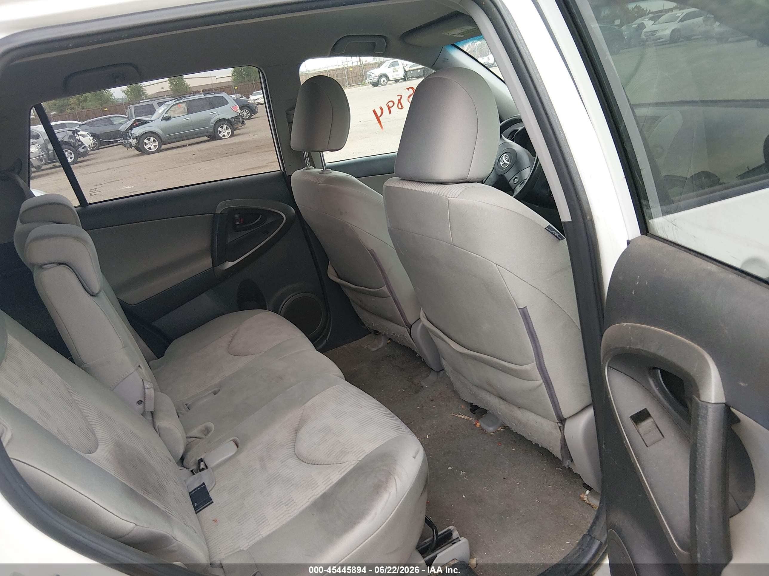 2010 Toyota Rav4   White vin: 2T3BF4DV1AW059933