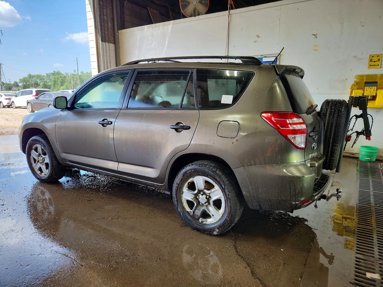2011 Toyota Rav4 Base Tan vin: 2T3BF4DV1BW099916