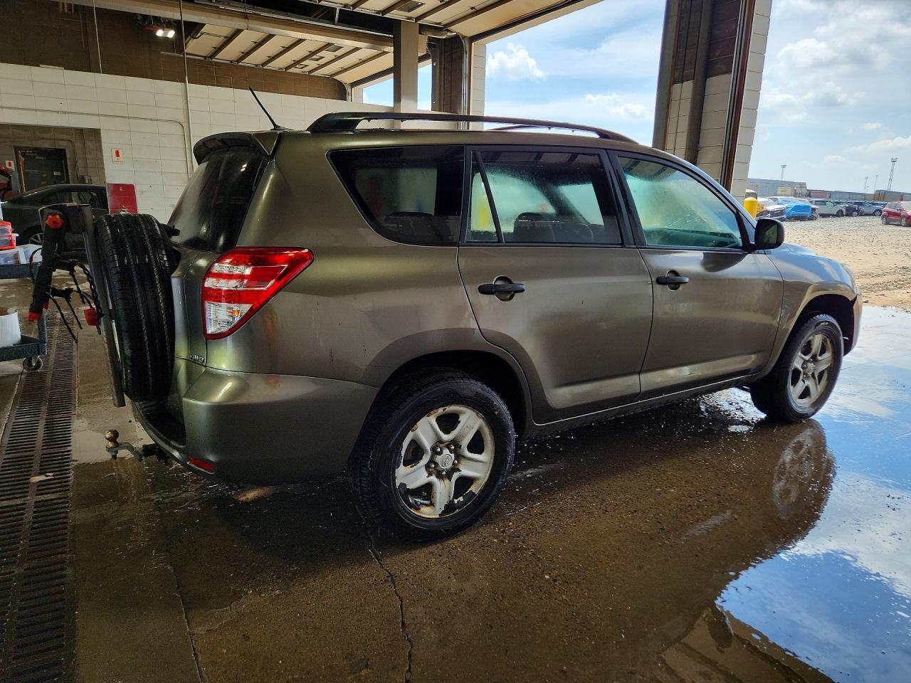 2011 Toyota Rav4 Base Tan vin: 2T3BF4DV1BW099916