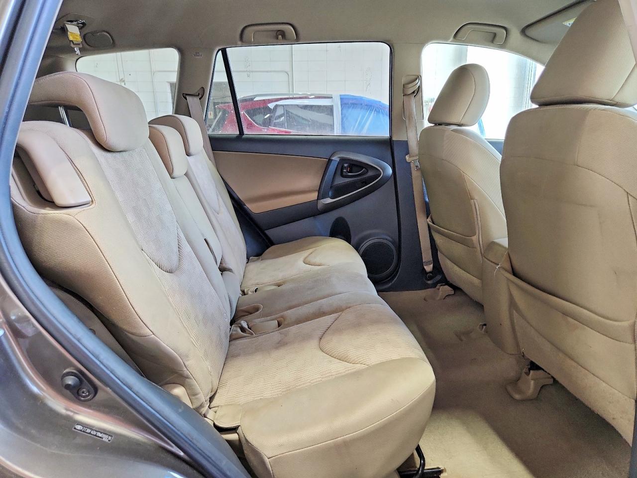 2011 Toyota Rav4 Base Tan vin: 2T3BF4DV1BW099916