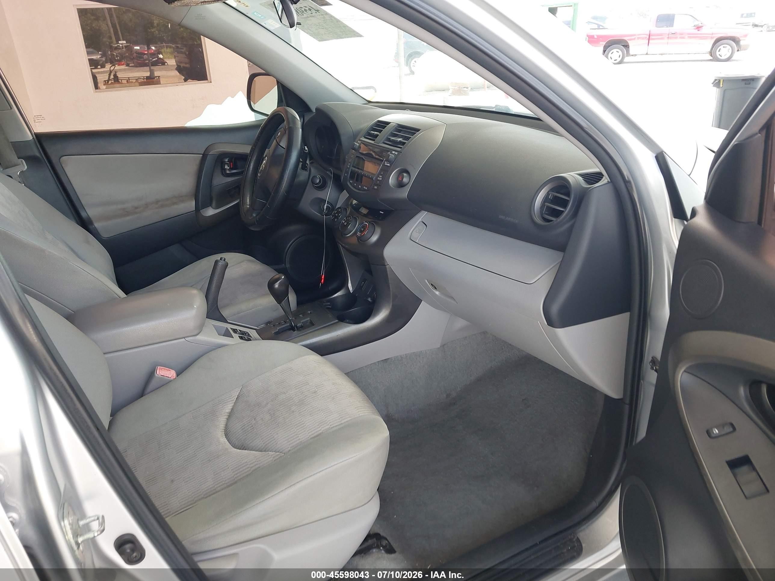 2011 Toyota Rav4   Silver vin: 2T3BF4DV1BW101826