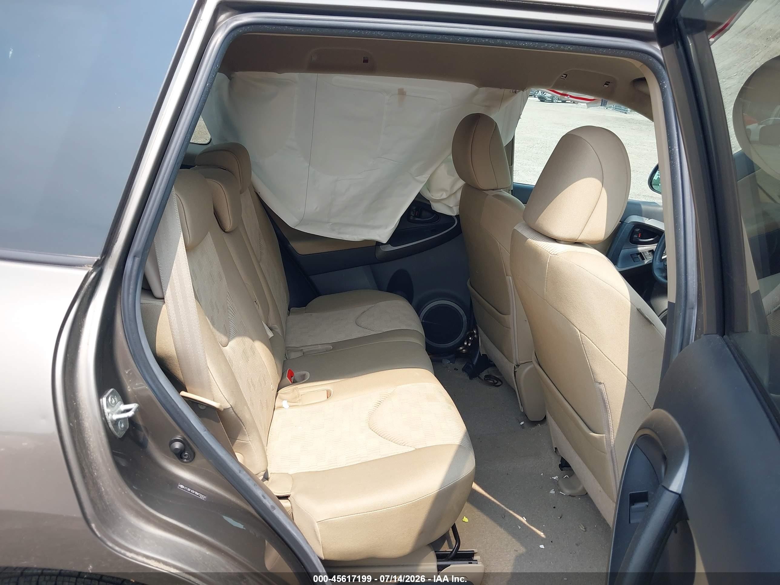 2011 Toyota Rav4   Tan vin: 2T3BF4DV1BW132459