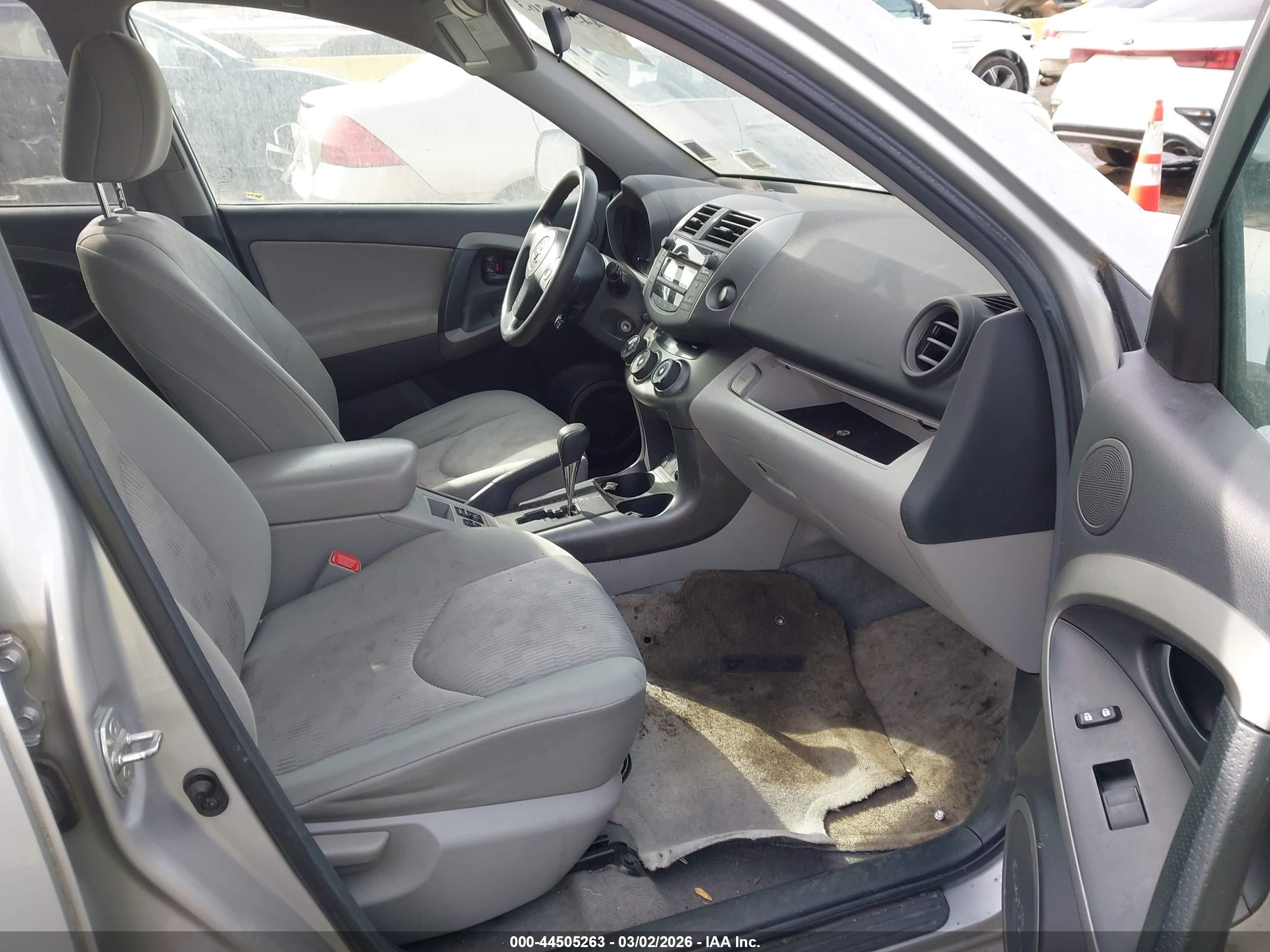 2011 Toyota Rav4   Silver vin: 2T3BF4DV1BW169656