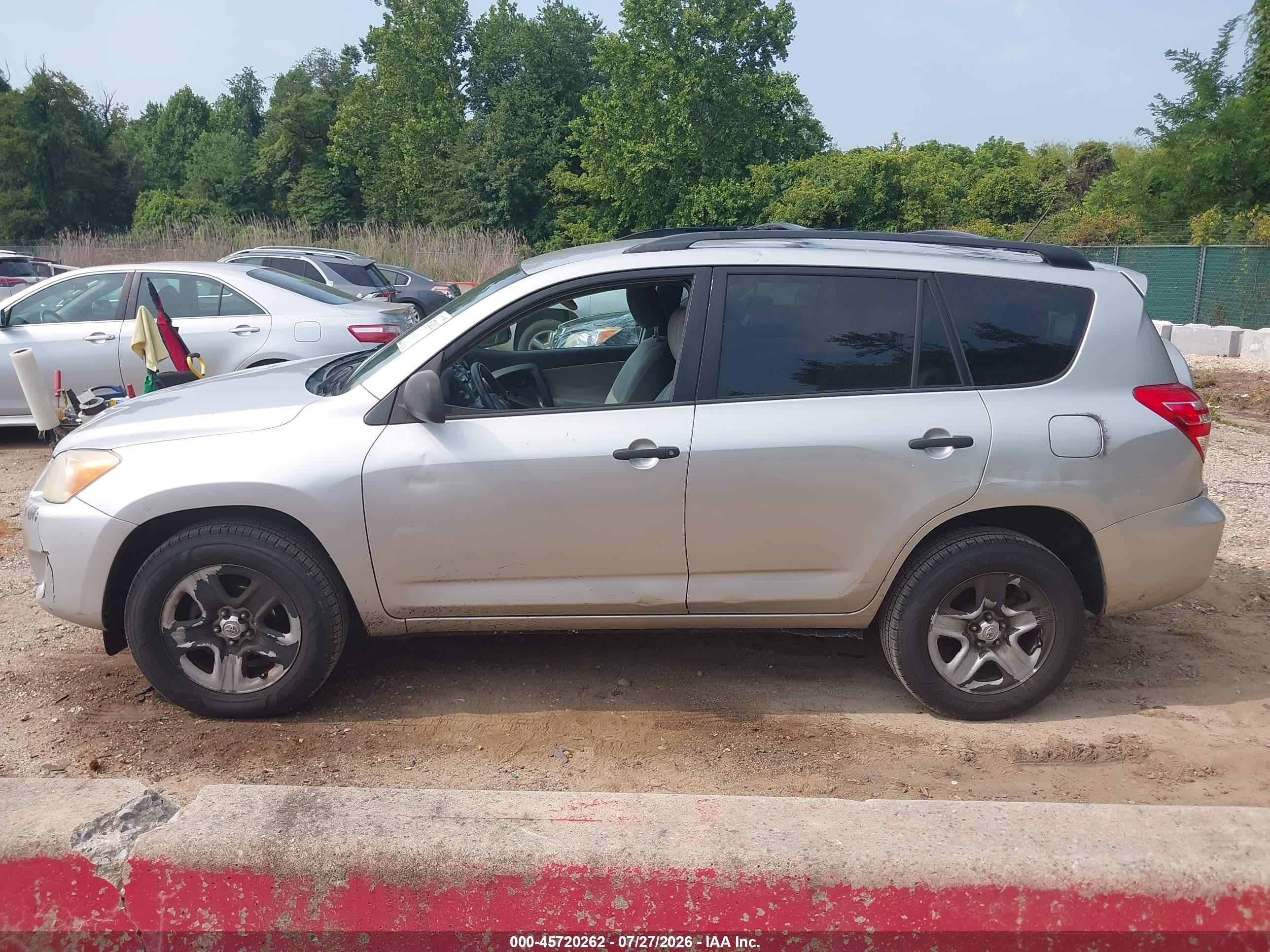 2011 Toyota Rav4   Silver vin: 2T3BF4DV1BW171519