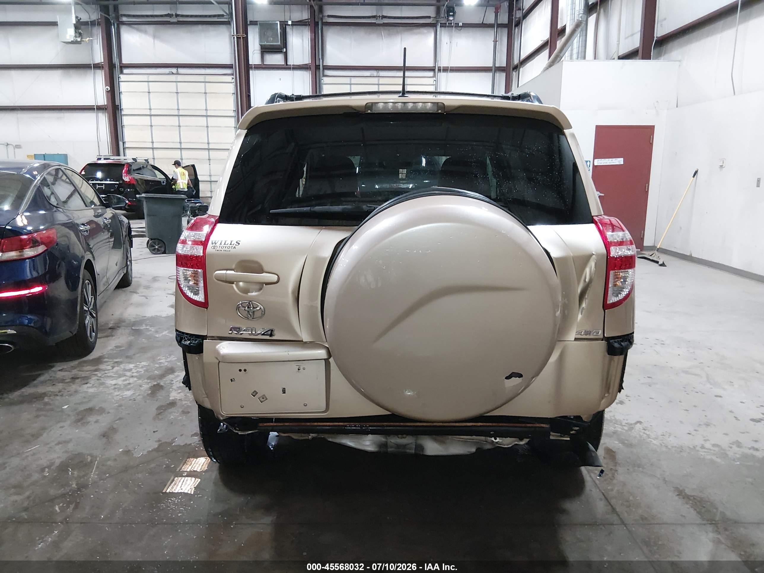 2012 Toyota Rav4   Золотой vin: 2T3BF4DV1CW226570