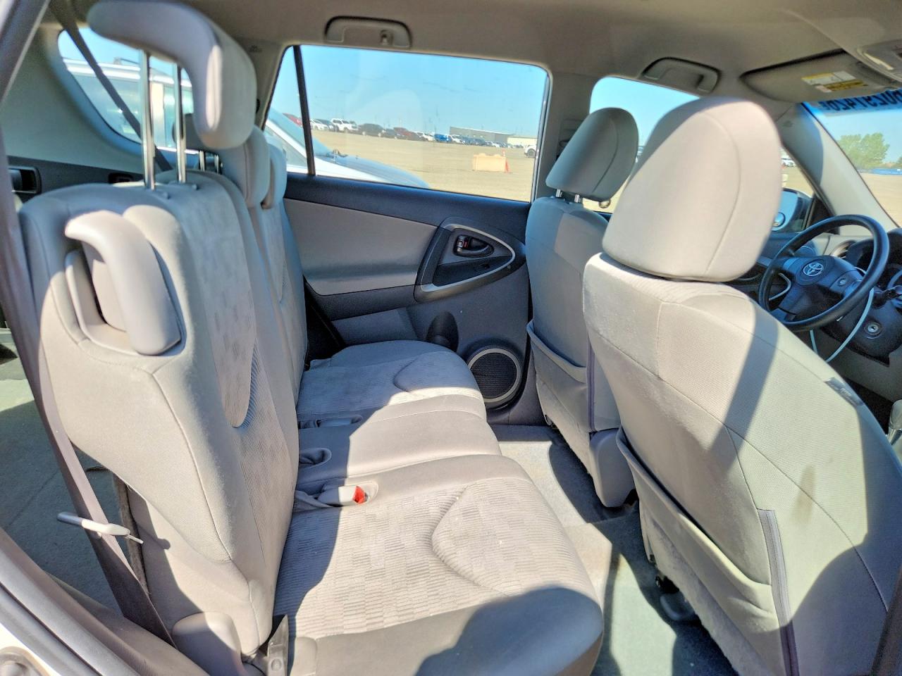 2010 Toyota Rav4 Base White vin: 2T3BF4DV2AW030702