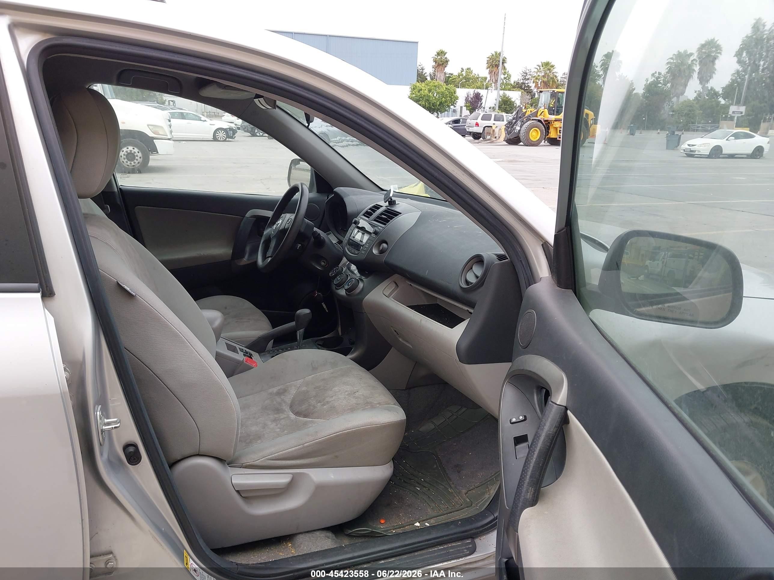 2011 Toyota Rav4   Silver vin: 2T3BF4DV2BW111958
