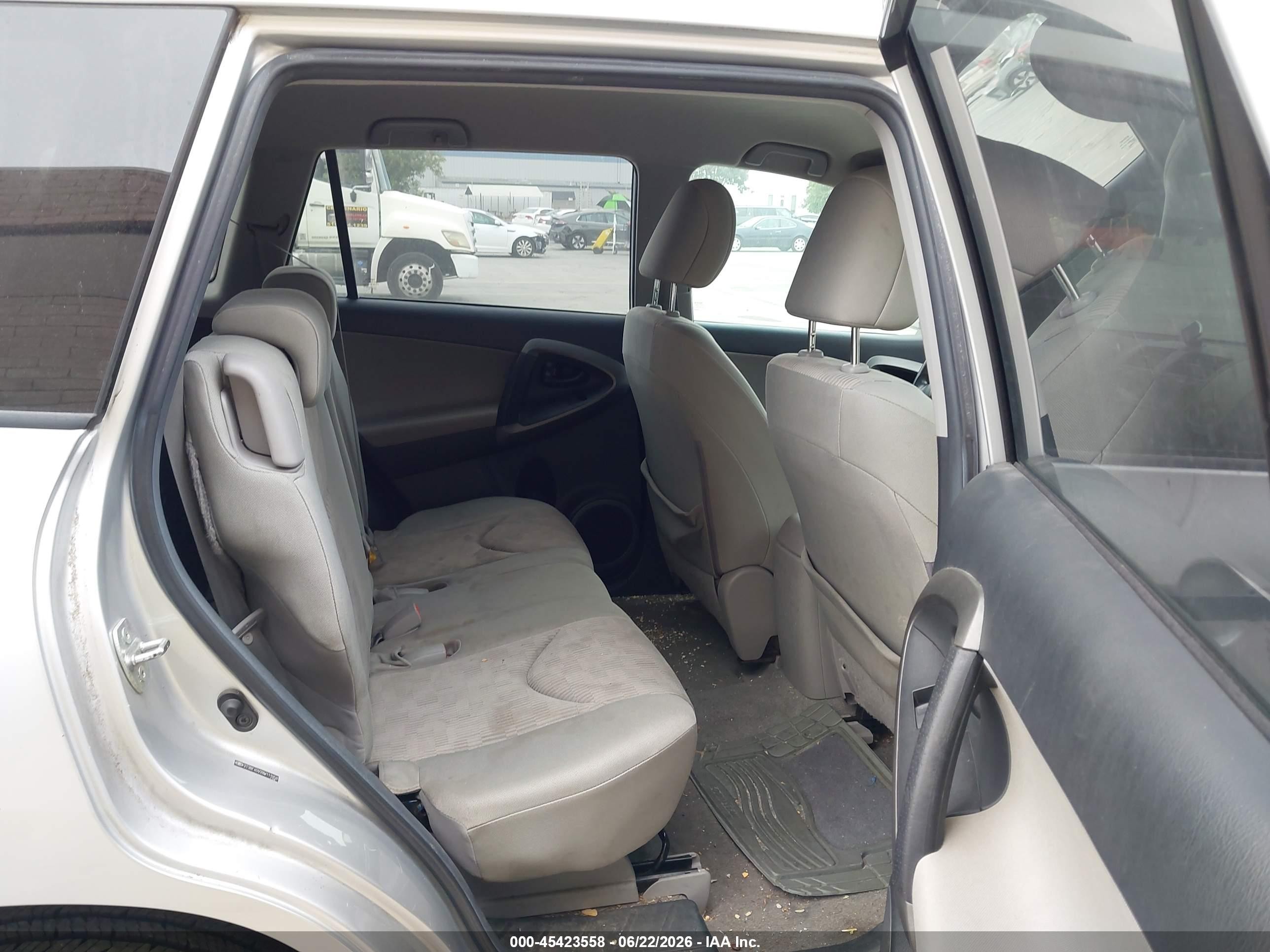 2011 Toyota Rav4   Silver vin: 2T3BF4DV2BW111958