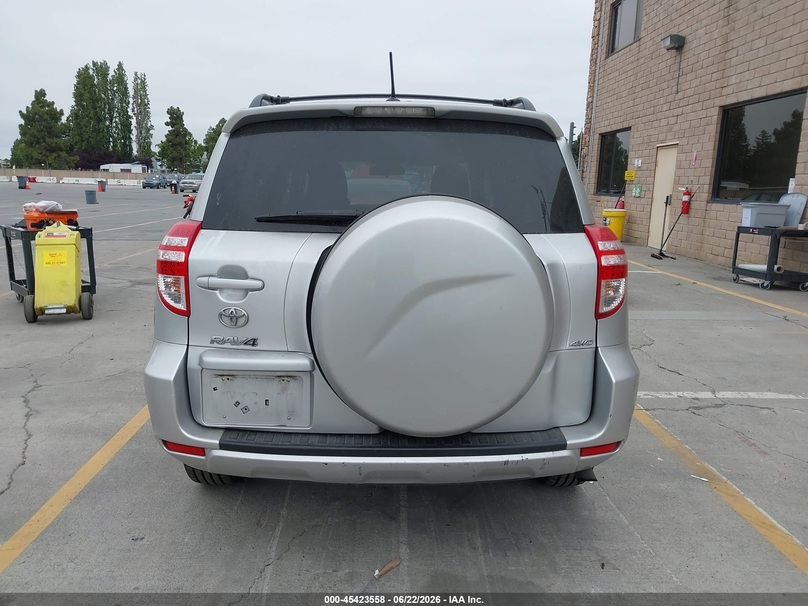 2011 Toyota Rav4   Silver vin: 2T3BF4DV2BW111958