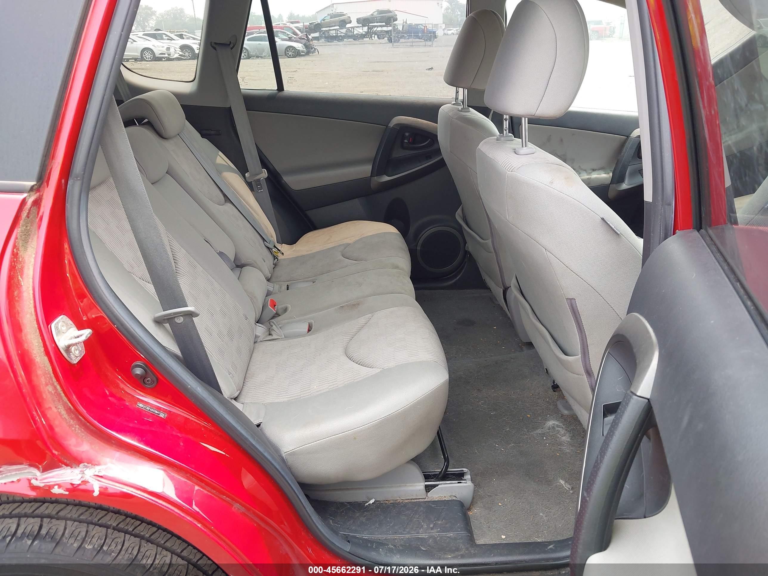 2011 Toyota Rav4   Red vin: 2T3BF4DV2BW112043