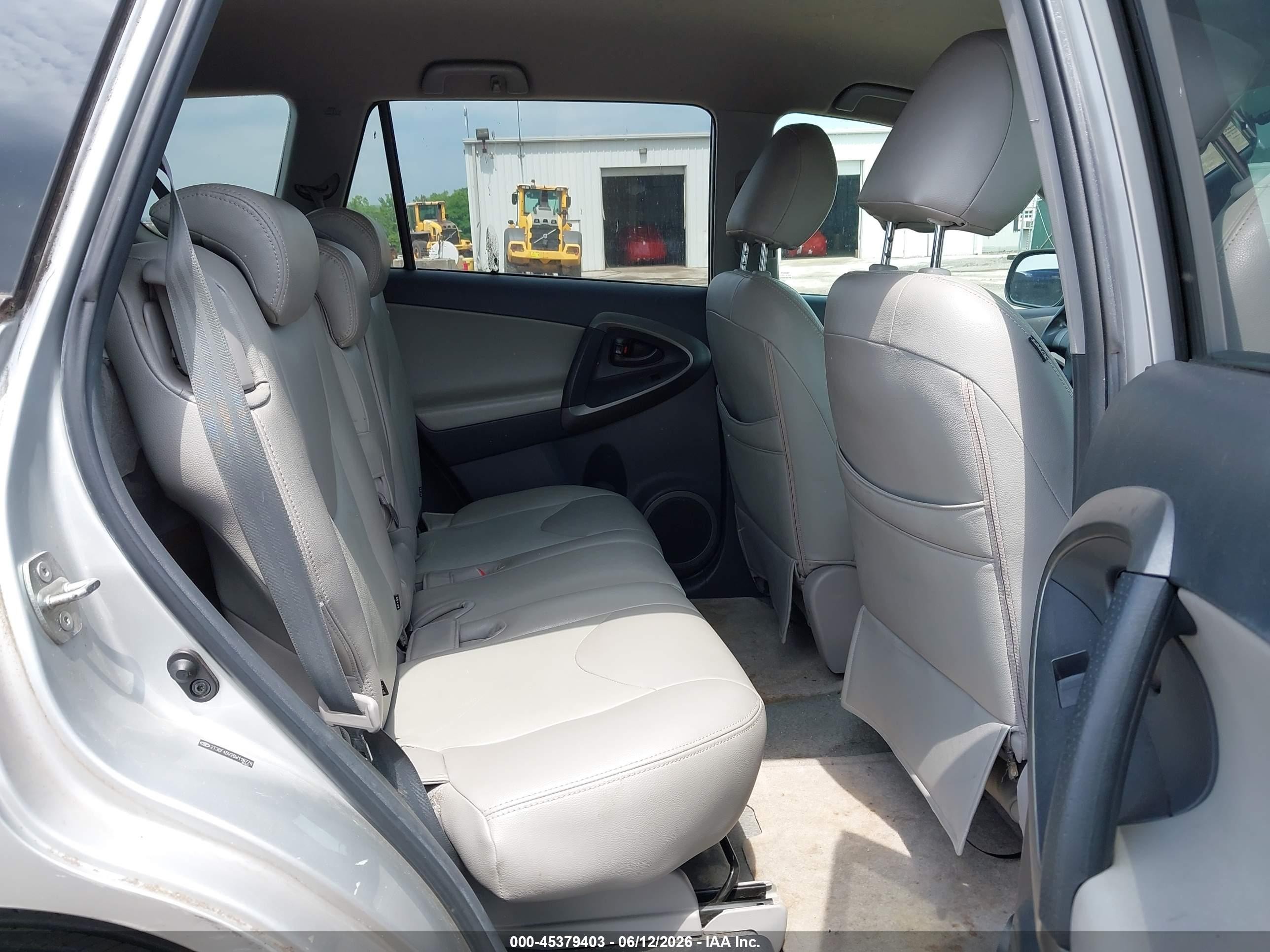 2011 Toyota Rav4   Silver vin: 2T3BF4DV2BW118778