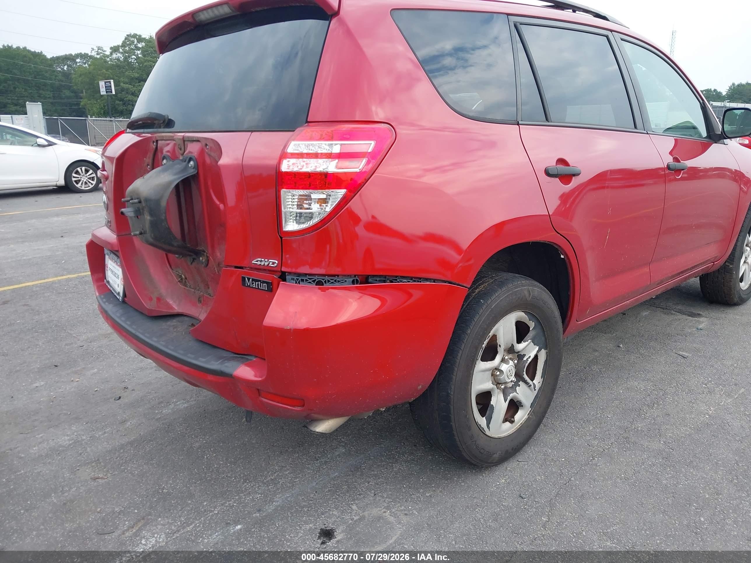 2011 Toyota Rav4   Red vin: 2T3BF4DV2BW170041