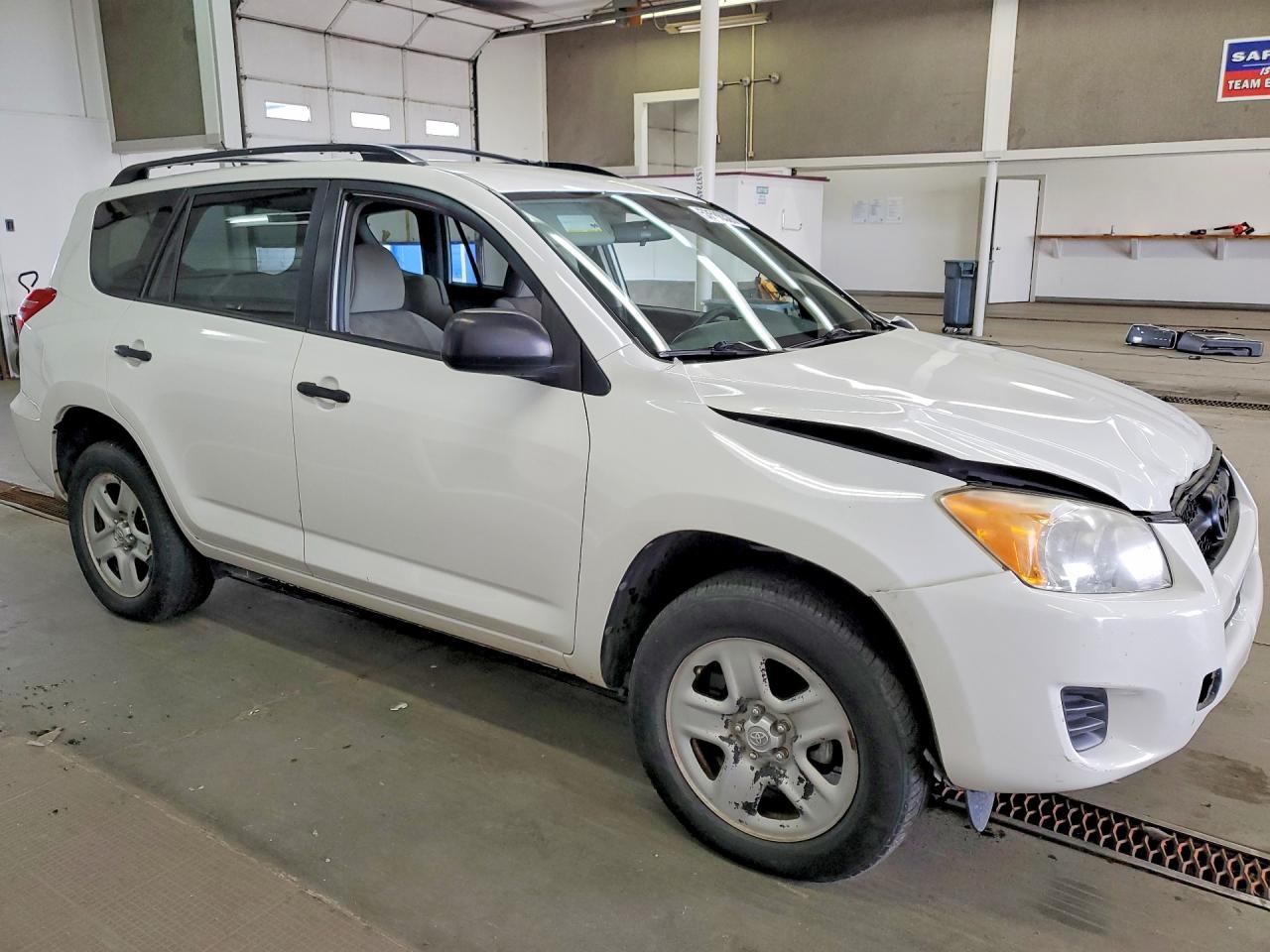 2012 Toyota Rav4 Base White vin: 2T3BF4DV2CW187472