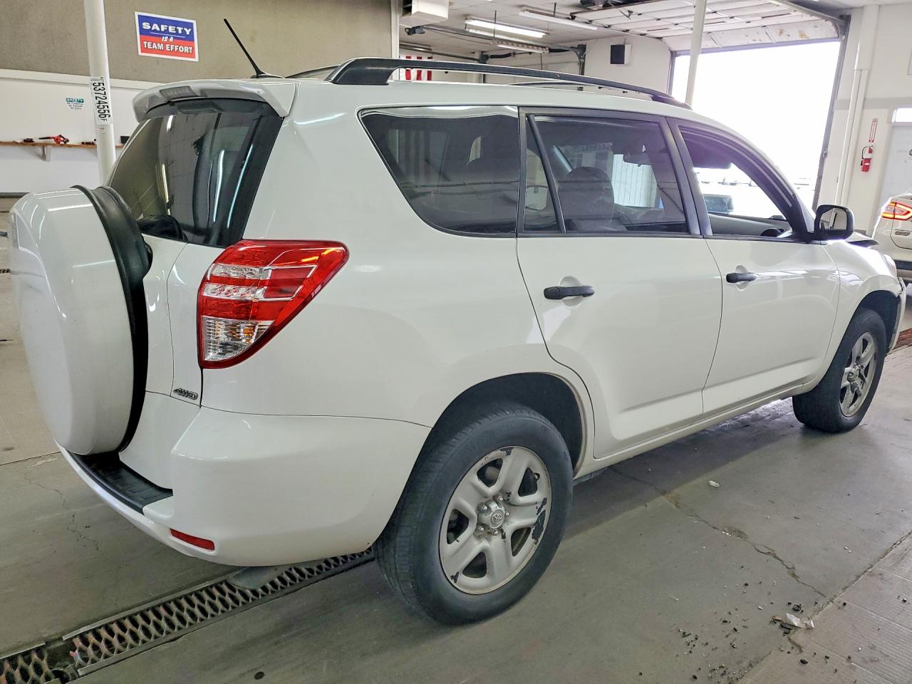 2012 Toyota Rav4 Base White vin: 2T3BF4DV2CW187472