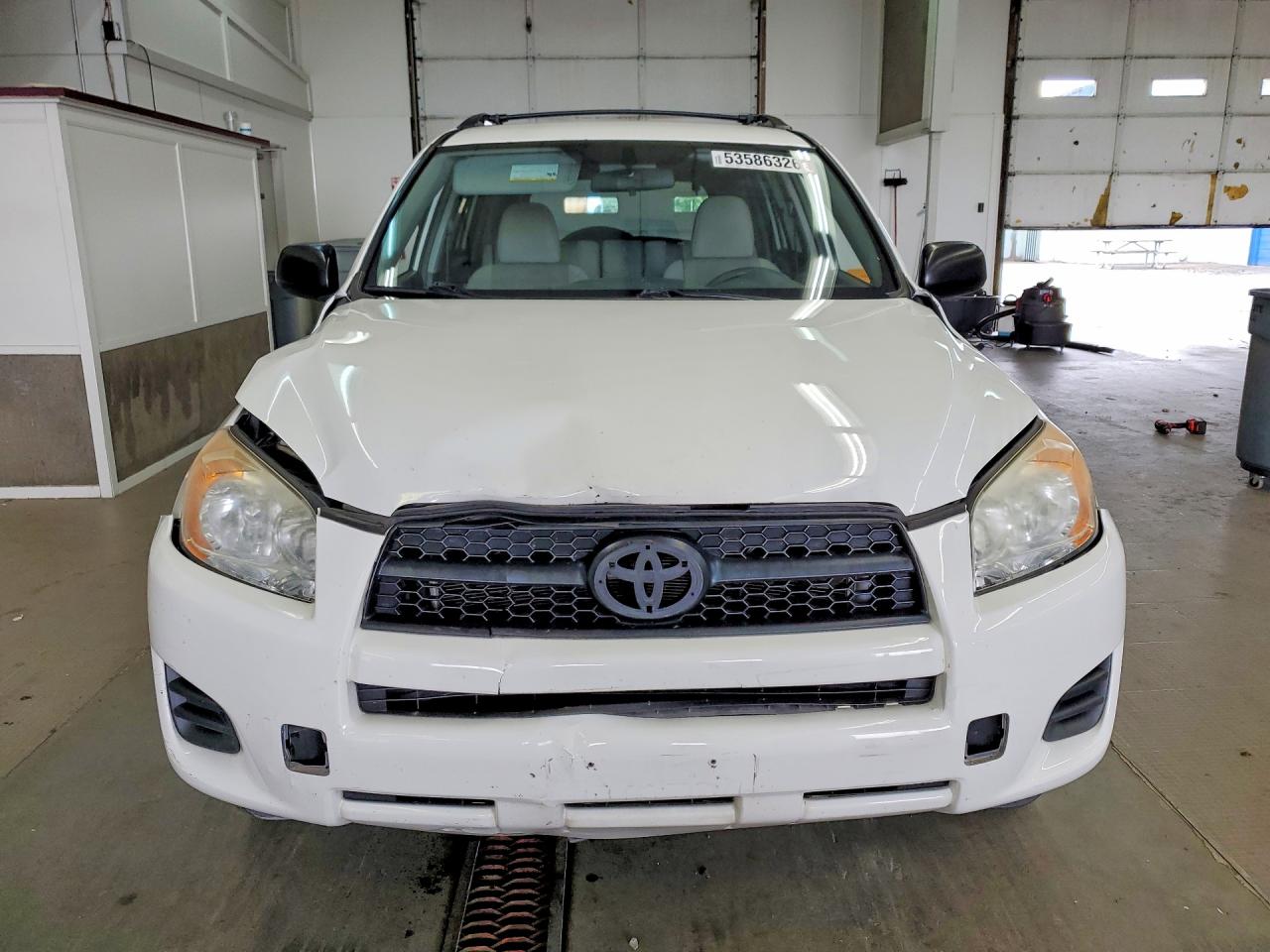 2012 Toyota Rav4 Base White vin: 2T3BF4DV2CW187472