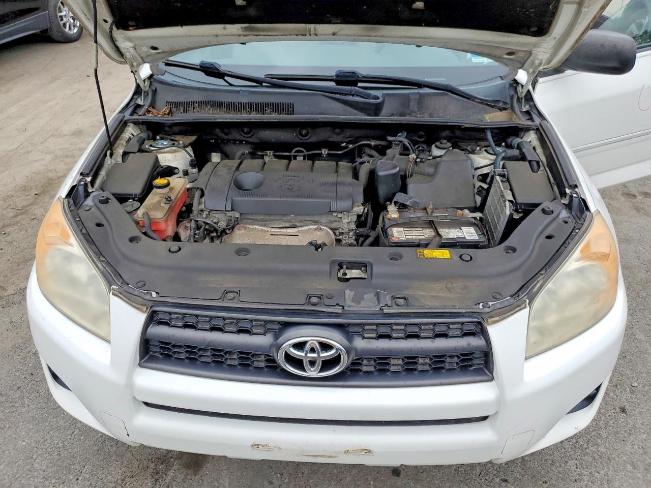 2012 Toyota Rav4 Base White vin: 2T3BF4DV2CW227033