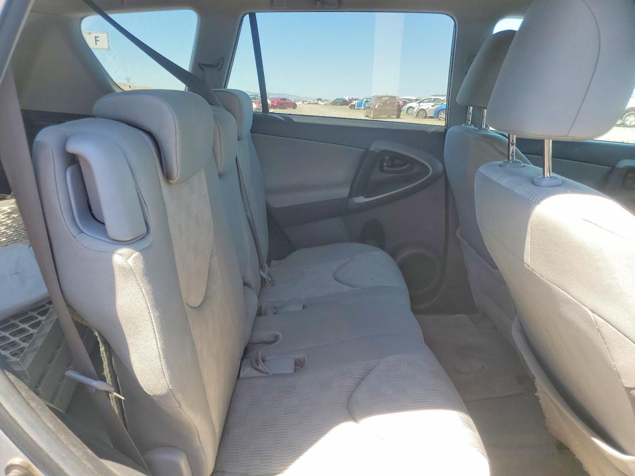 2010 Toyota Rav4 Base Silver vin: 2T3BF4DV3AW067984