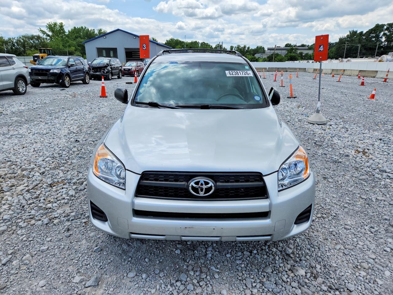 2011 Toyota Rav4 Base Silver vin: 2T3BF4DV3BW086651