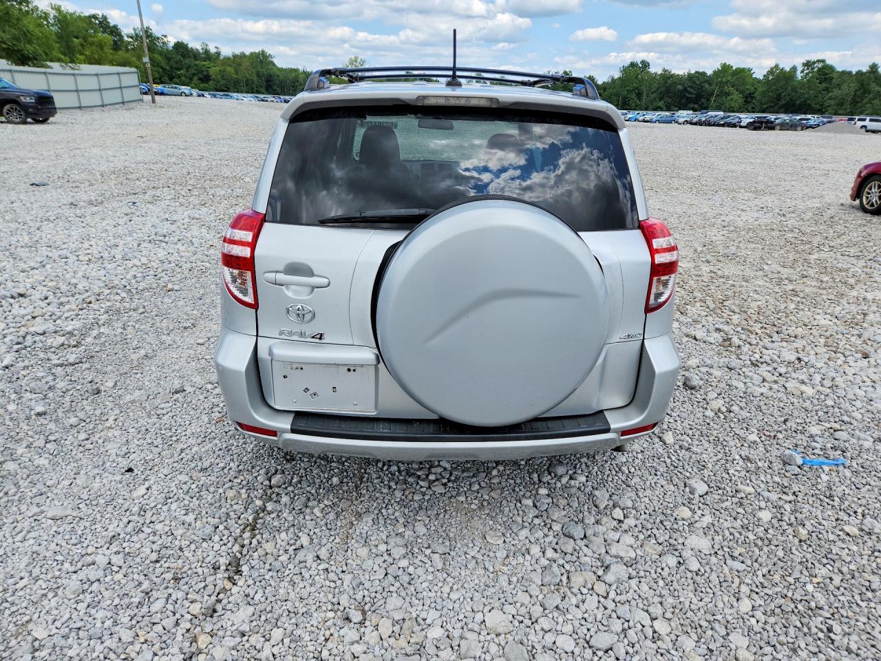 2011 Toyota Rav4 Base Silver vin: 2T3BF4DV3BW086651