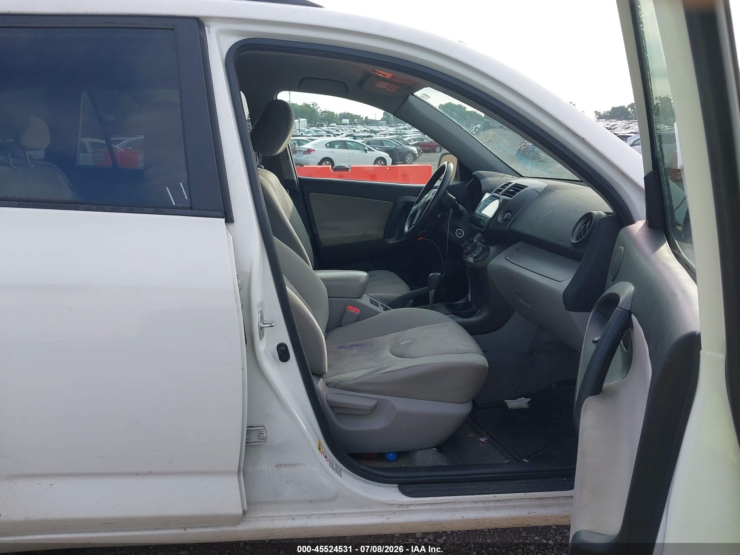 2011 Toyota Rav4   White vin: 2T3BF4DV3BW094328