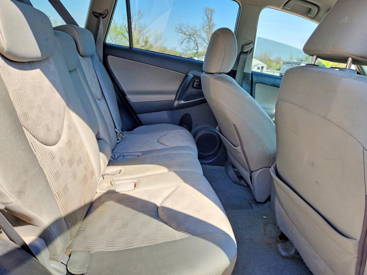 2011 Toyota Rav4 Base Silver vin: 2T3BF4DV3BW096936