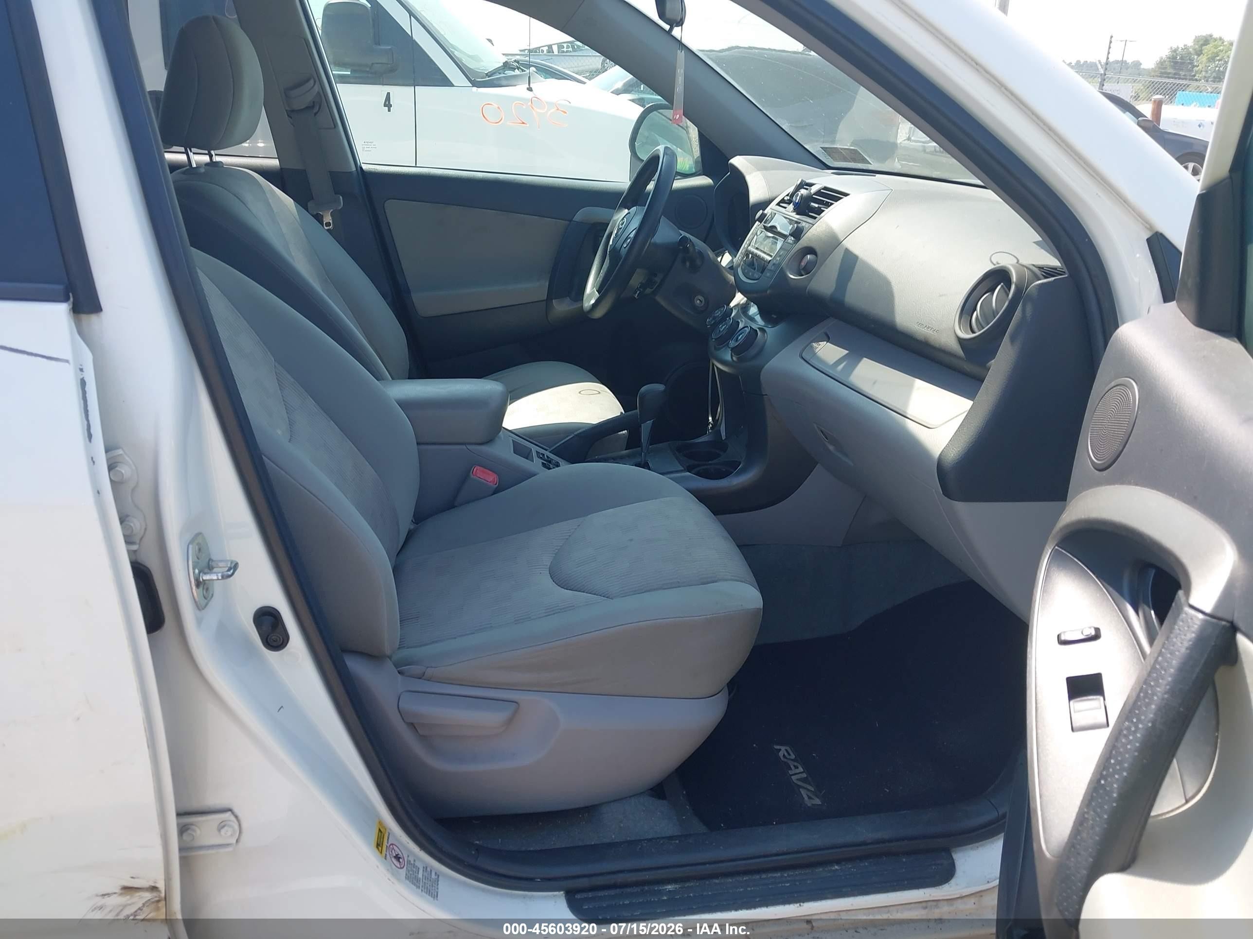 2011 Toyota Rav4   White vin: 2T3BF4DV3BW103576