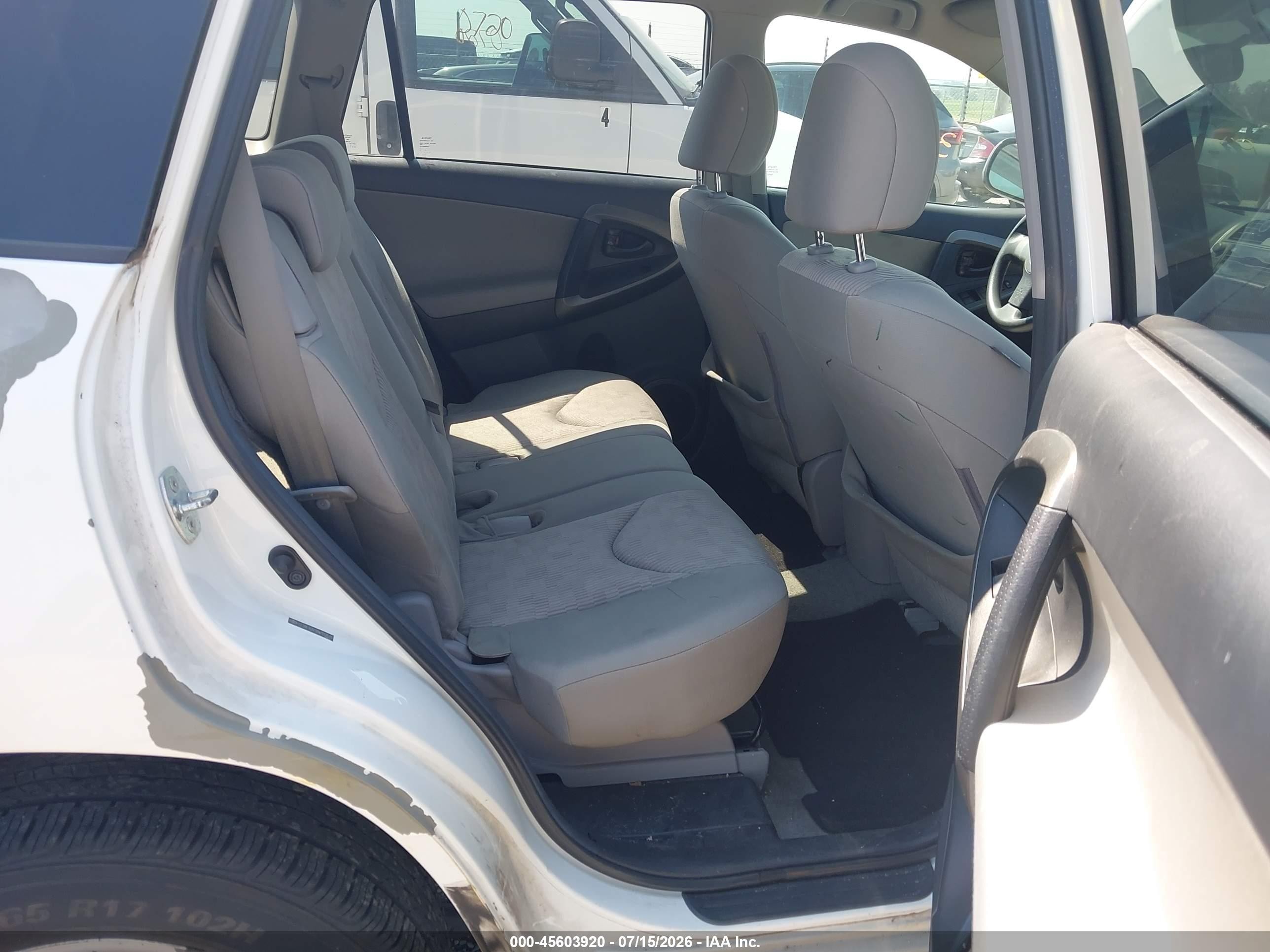 2011 Toyota Rav4   White vin: 2T3BF4DV3BW103576