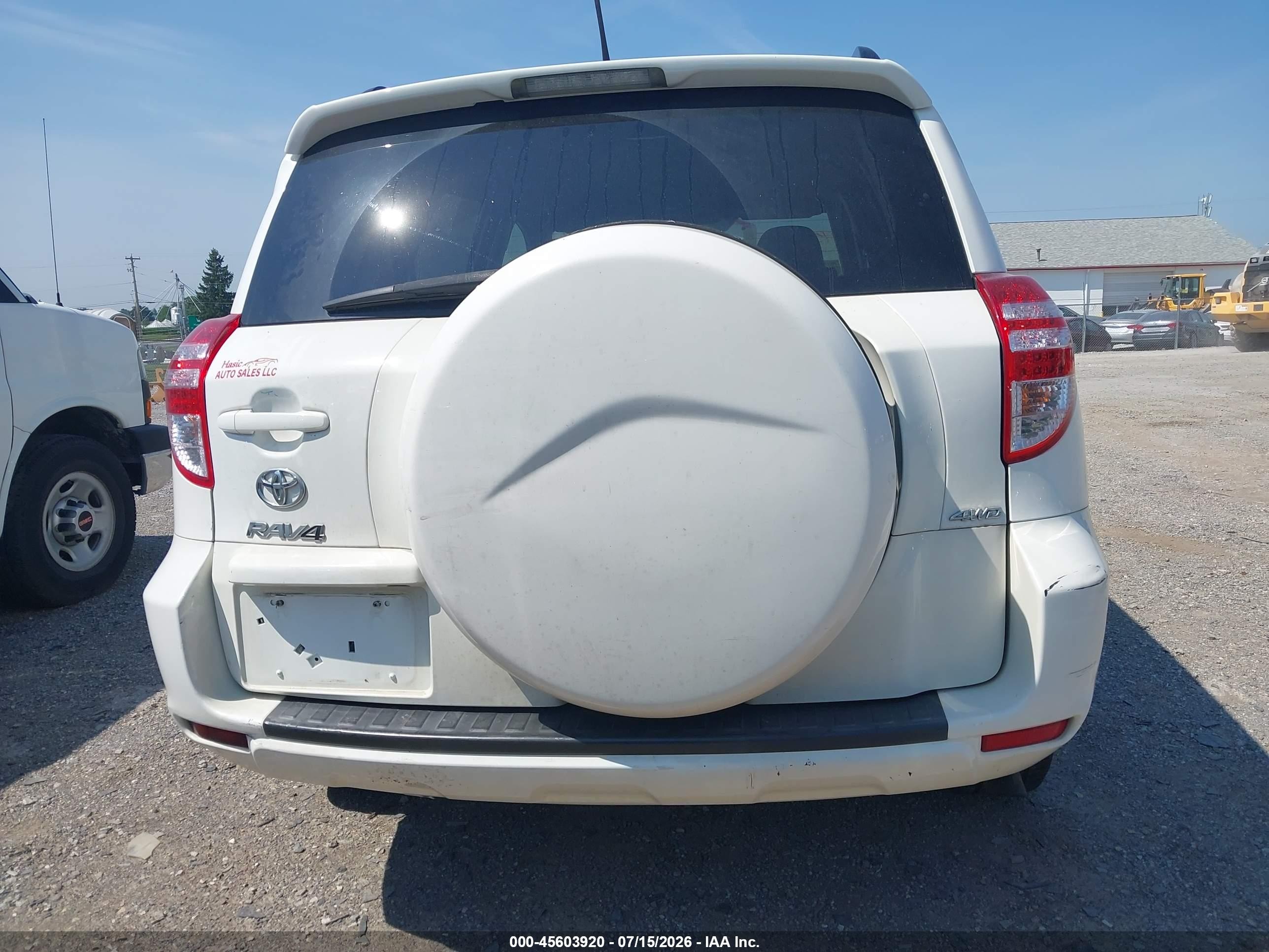 2011 Toyota Rav4   White vin: 2T3BF4DV3BW103576