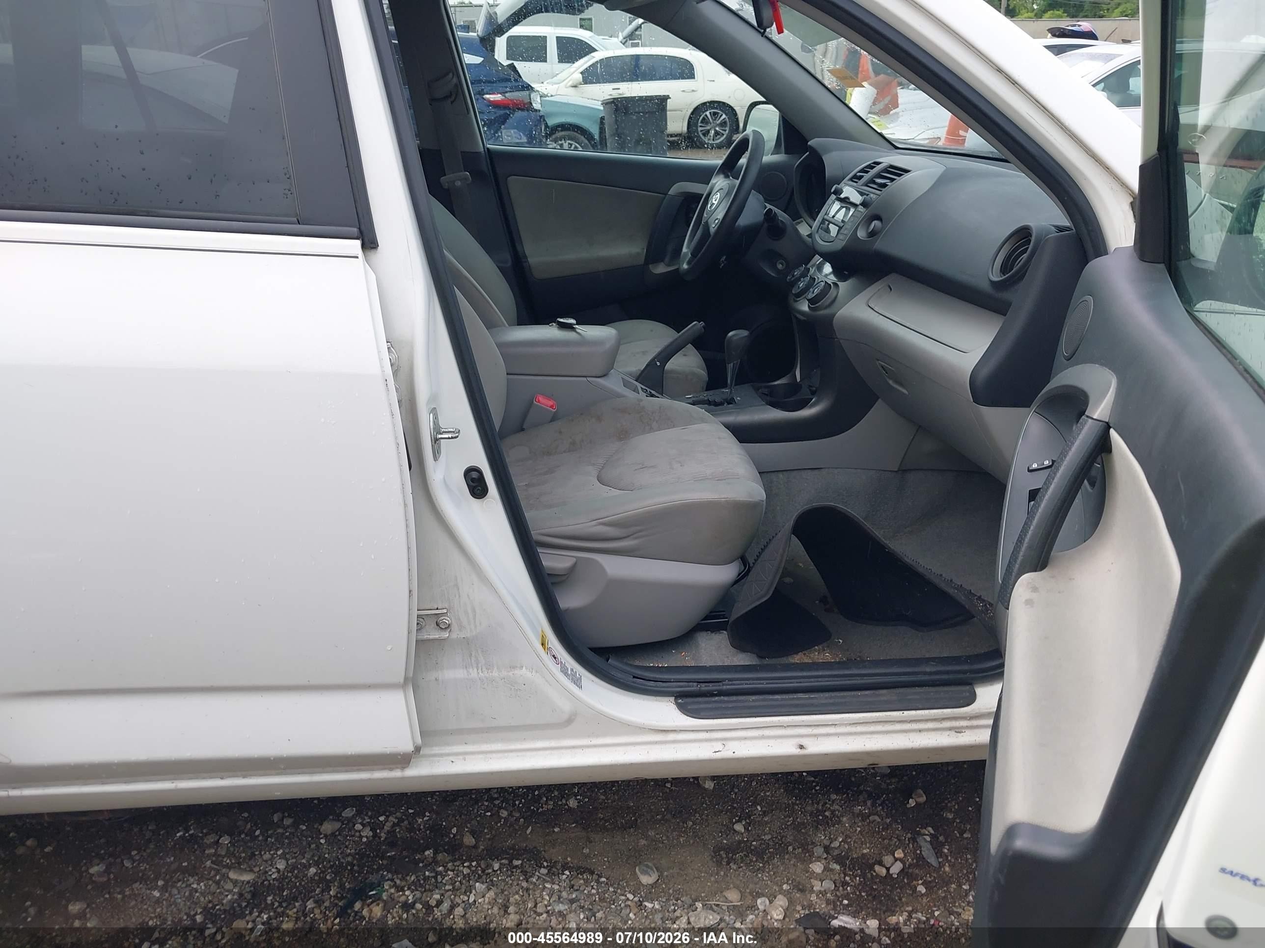 2011 Toyota Rav4   White vin: 2T3BF4DV3BW104338