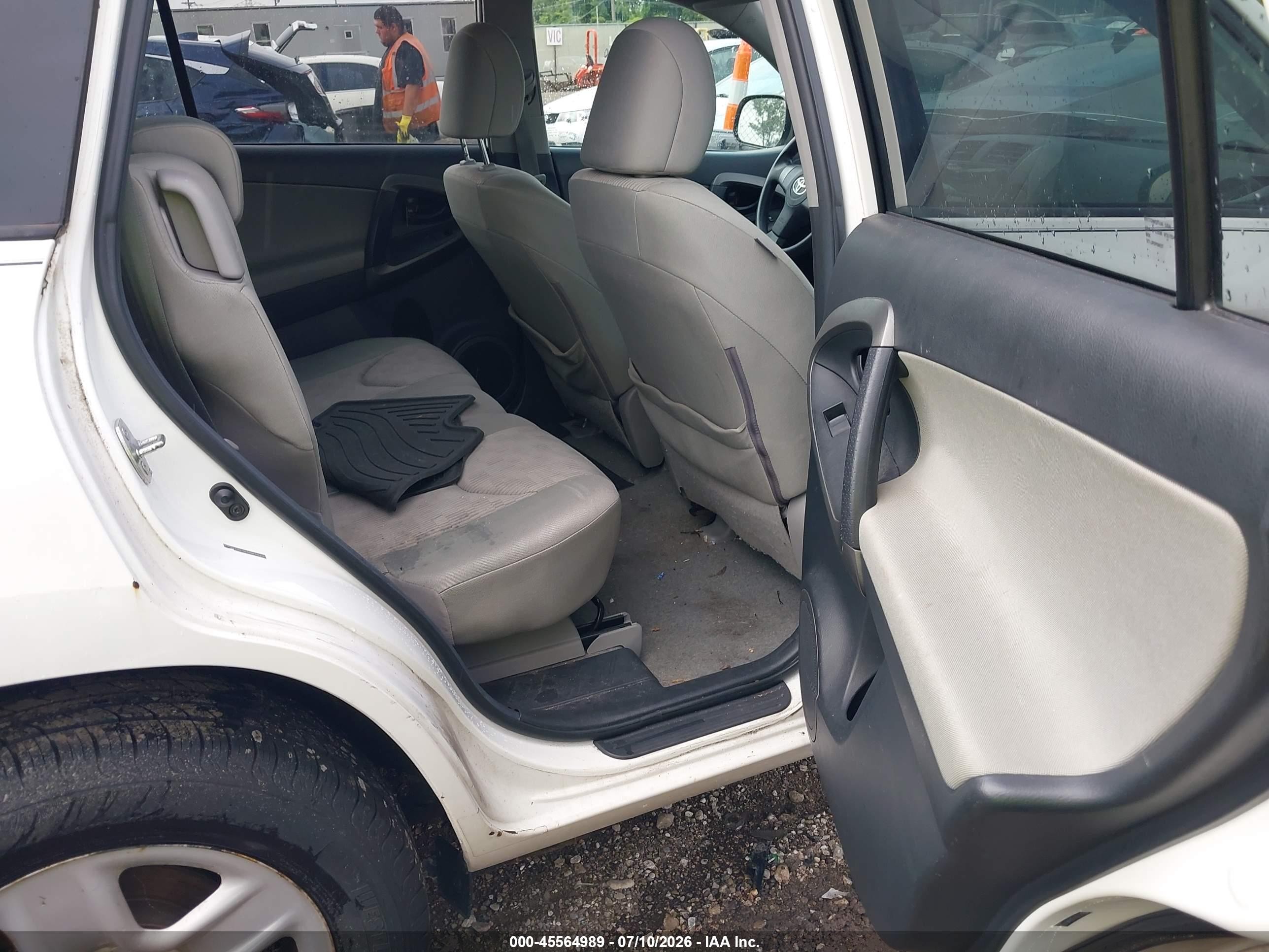 2011 Toyota Rav4   White vin: 2T3BF4DV3BW104338