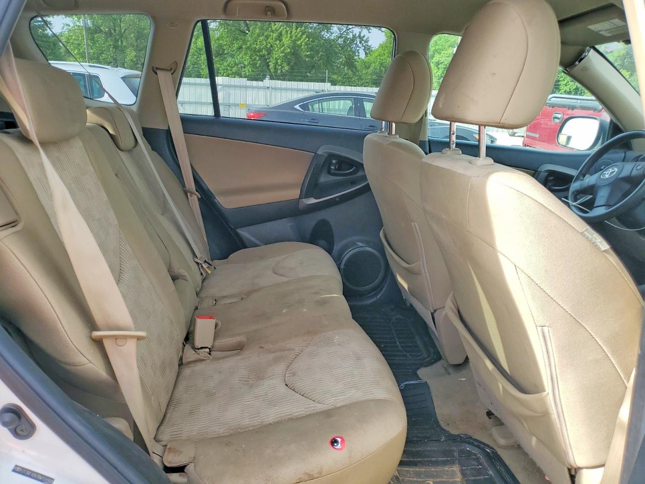 2011 Toyota Rav4 Base White vin: 2T3BF4DV3BW124900