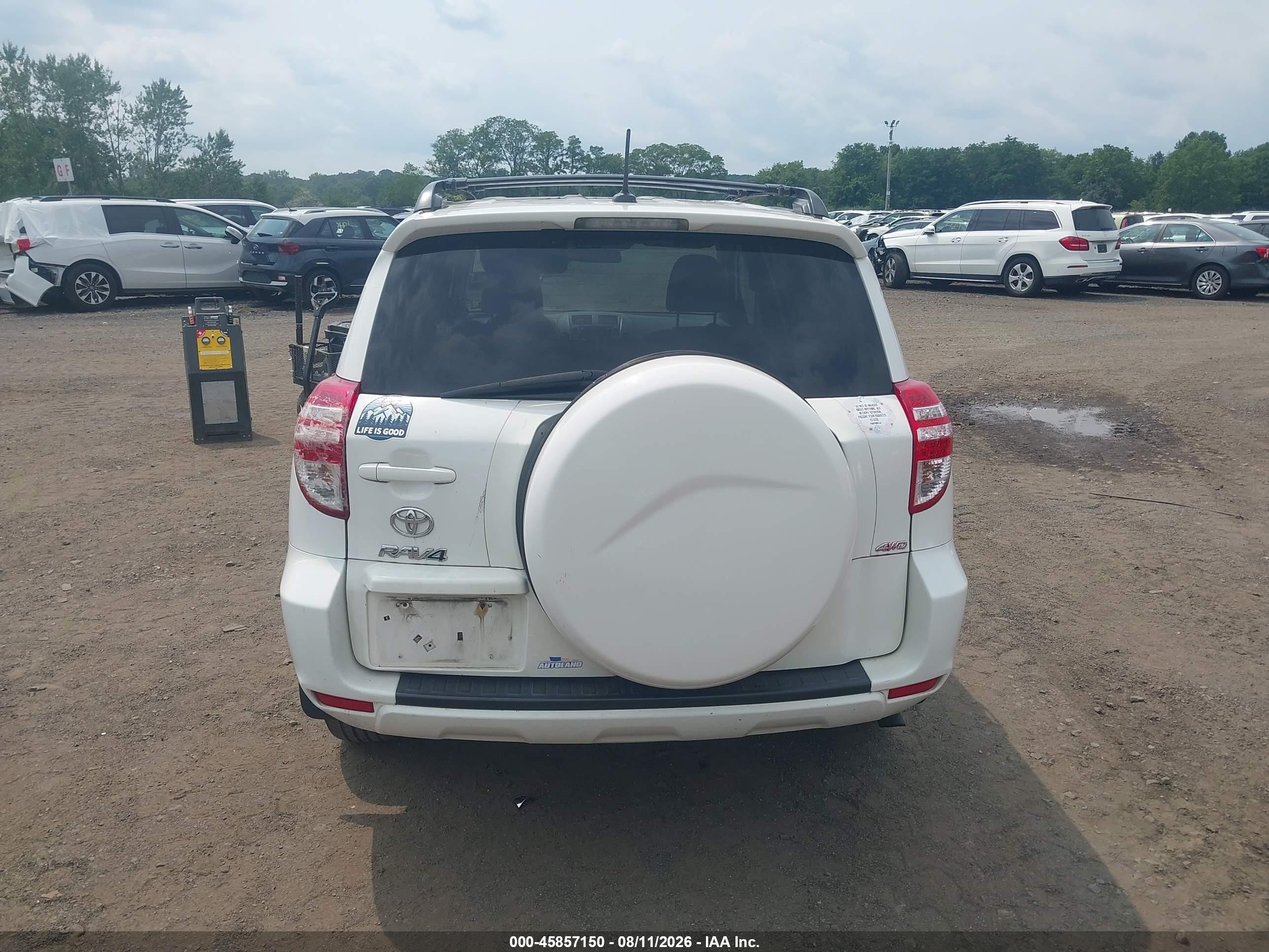 2011 Toyota Rav4   White vin: 2T3BF4DV3BW144712