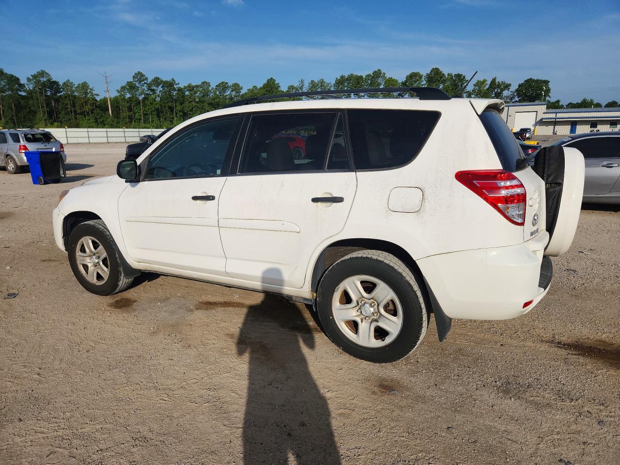 2011 Toyota Rav4 Base White vin: 2T3BF4DV3BW157413