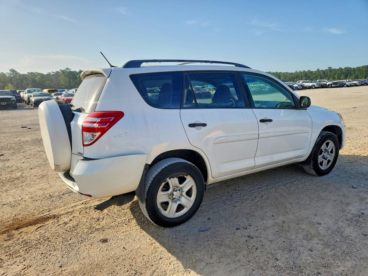 2011 Toyota Rav4 Base White vin: 2T3BF4DV3BW157413
