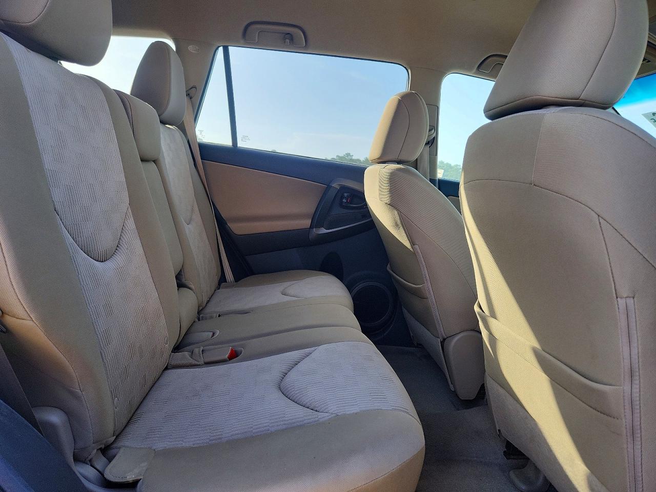 2011 Toyota Rav4 Base White vin: 2T3BF4DV3BW157413