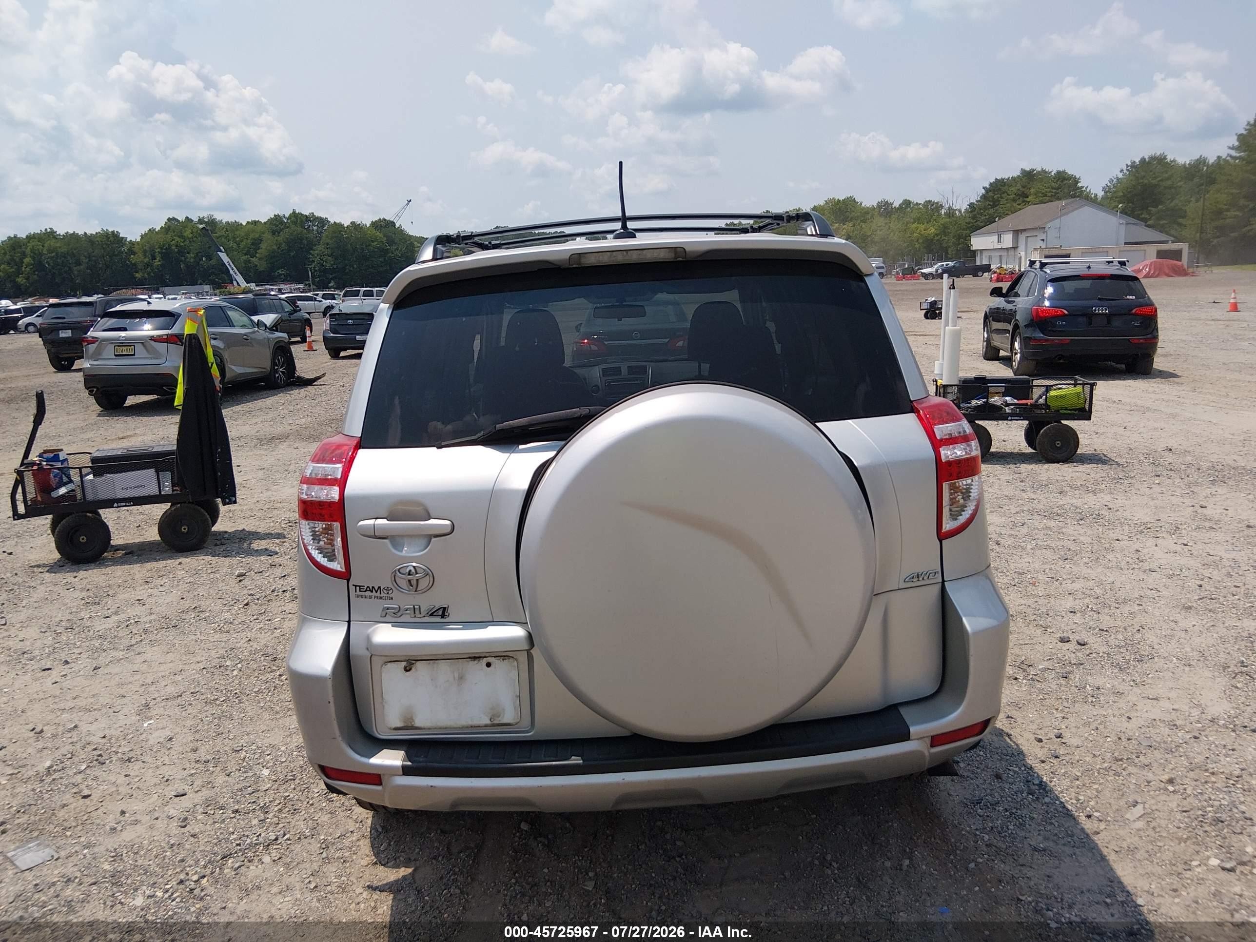 2012 Toyota Rav4   Silver vin: 2T3BF4DV3CW256573