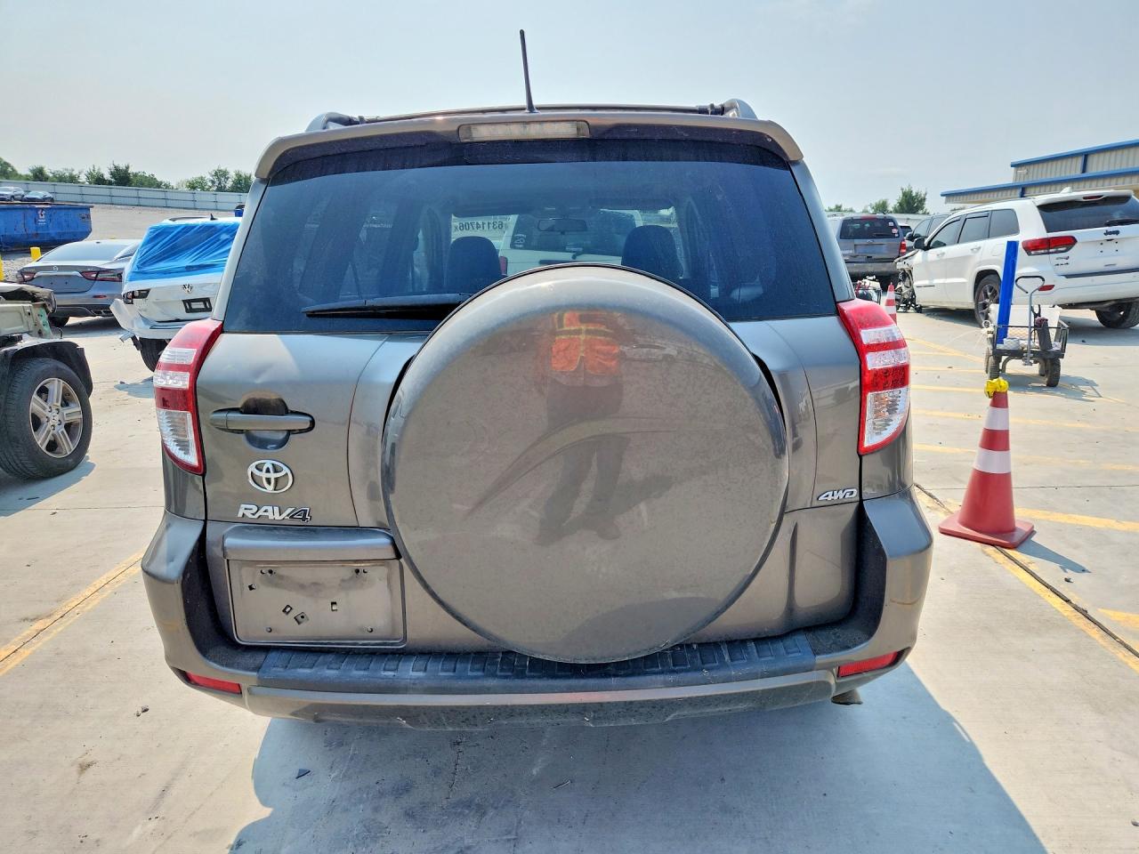 2011 Toyota Rav4 Base Tan vin: 2T3BF4DV4BW085119