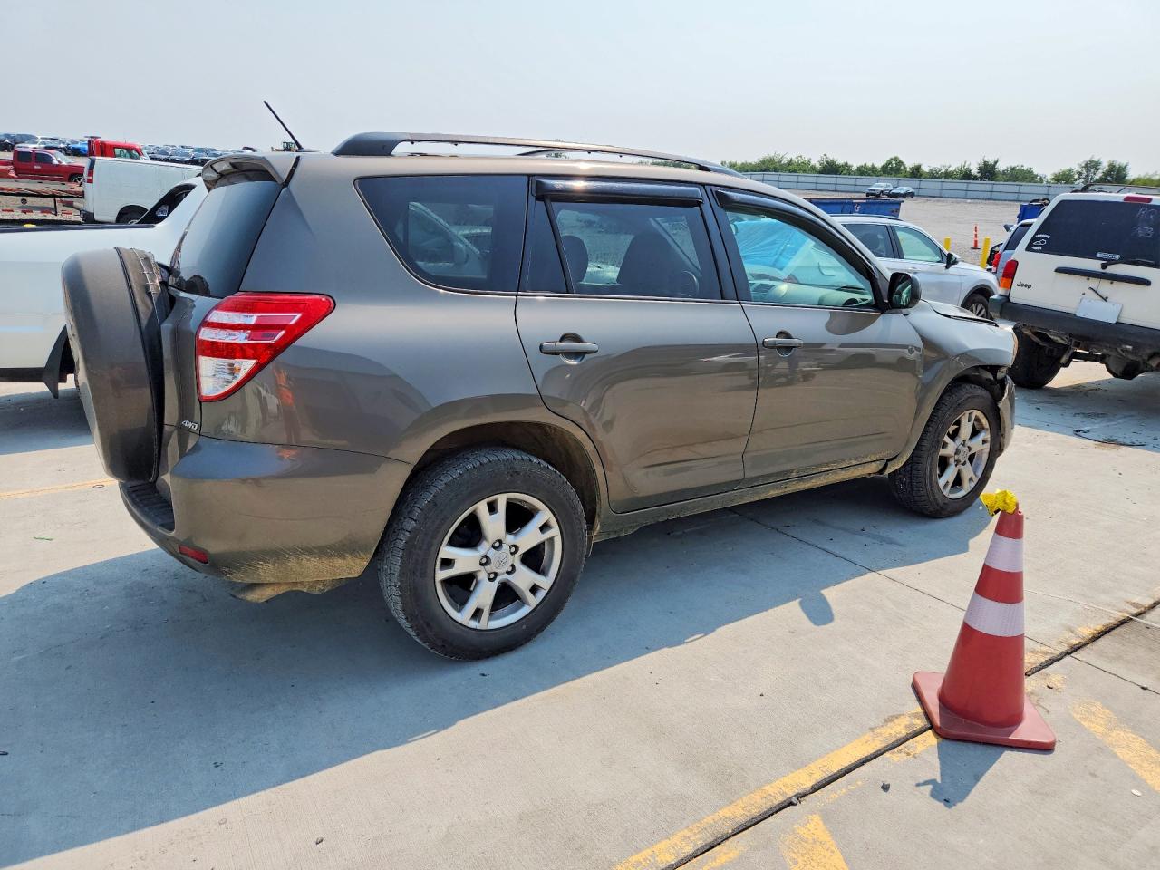 2011 Toyota Rav4 Base Tan vin: 2T3BF4DV4BW085119