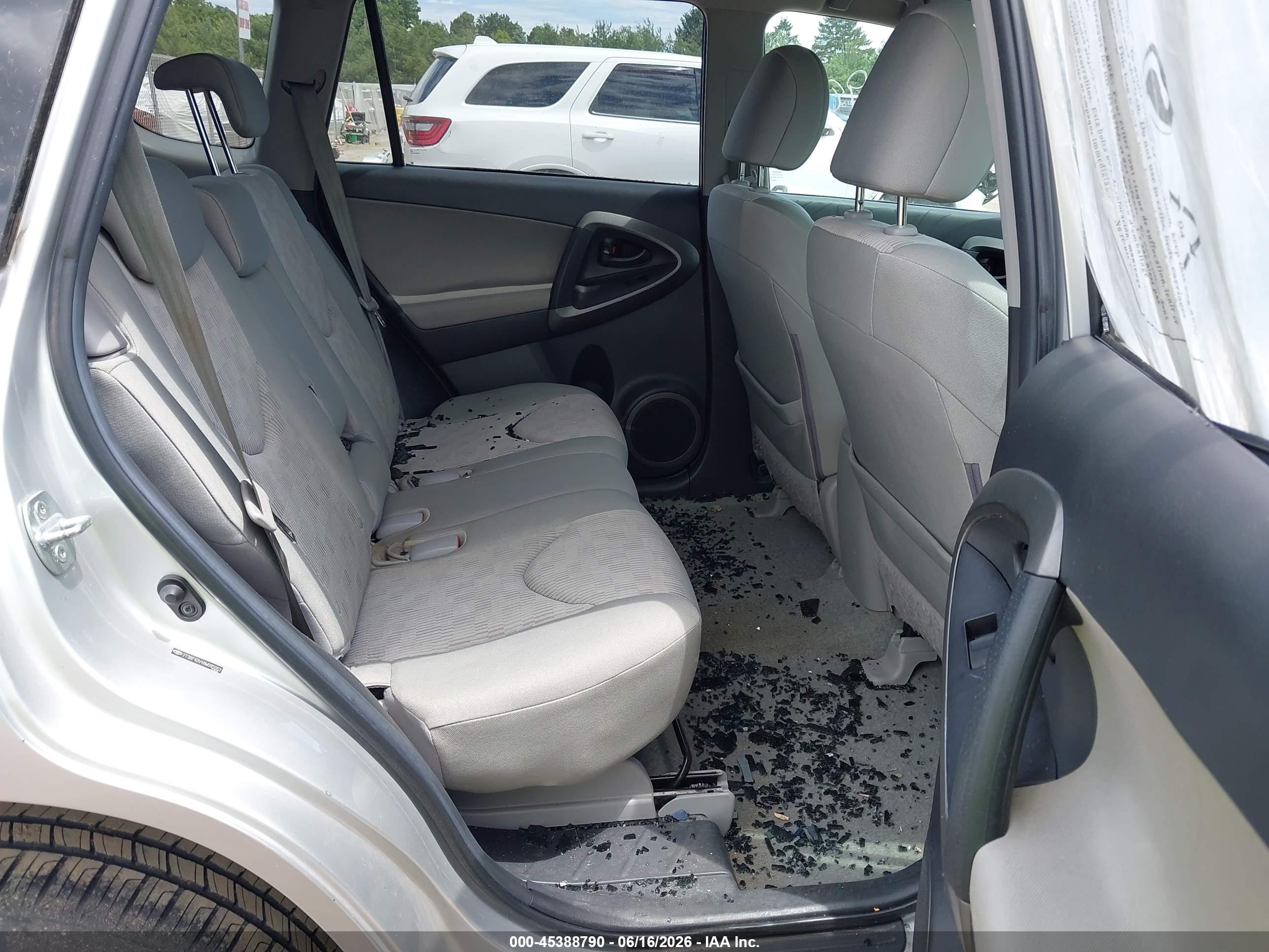 2011 Toyota Rav4   Silver vin: 2T3BF4DV4BW095052