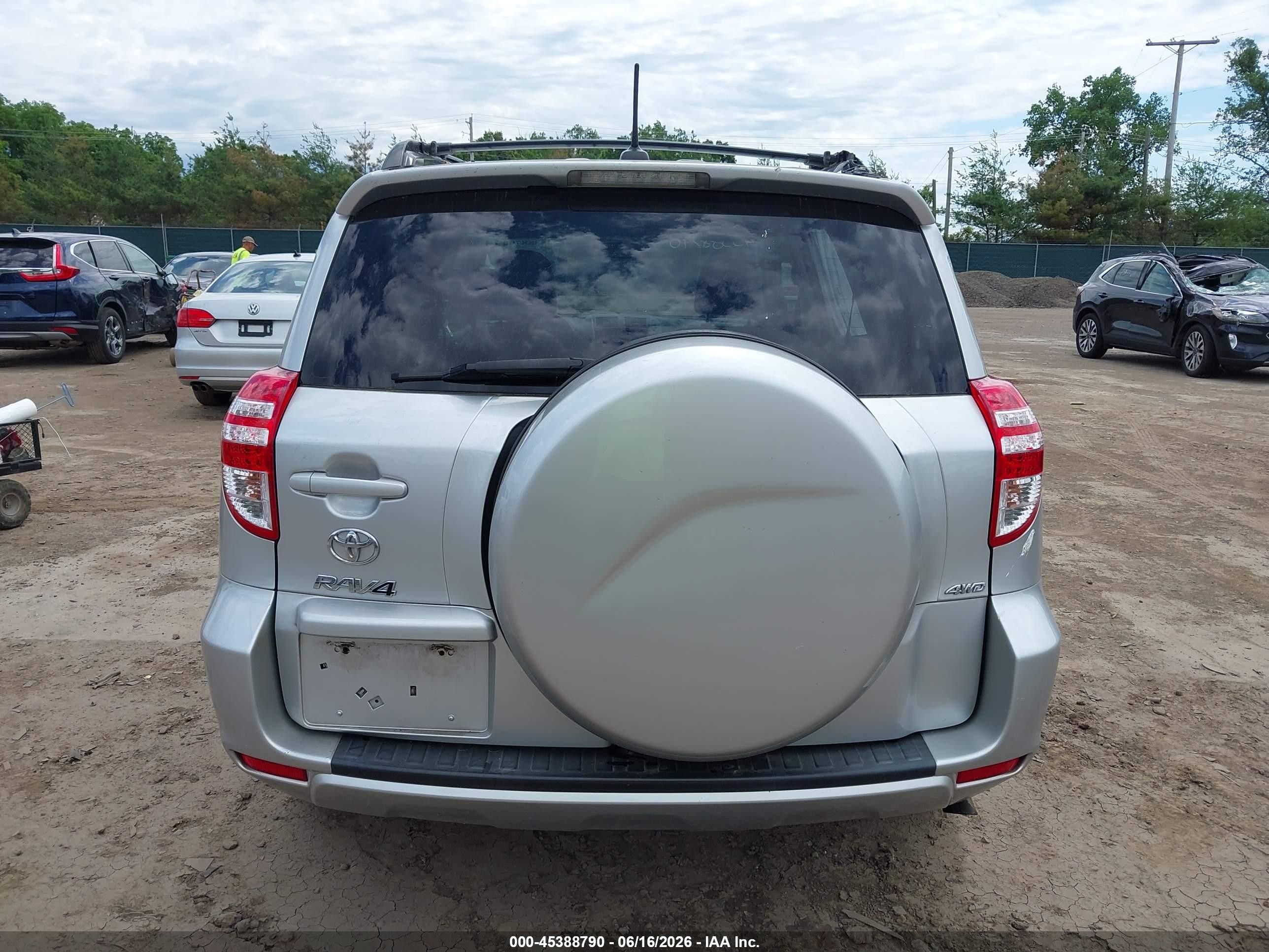 2011 Toyota Rav4   Silver vin: 2T3BF4DV4BW095052