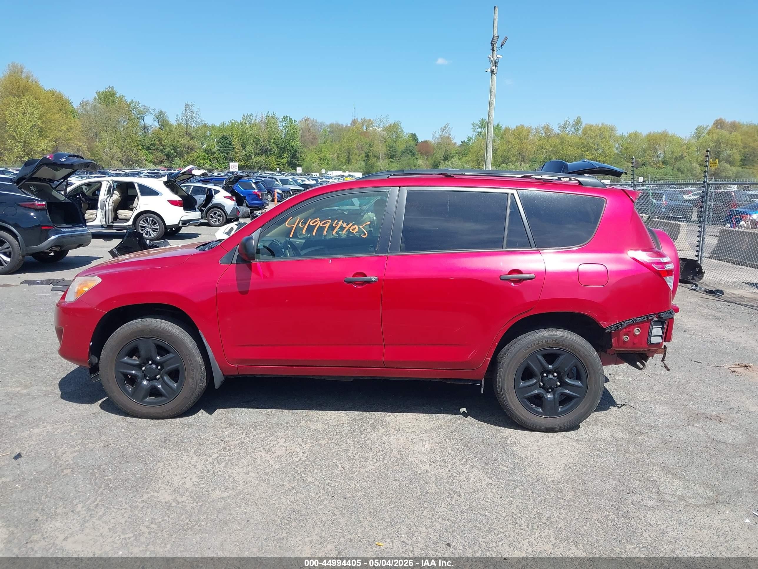 2011 Toyota Rav4   Red vin: 2T3BF4DV4BW097335