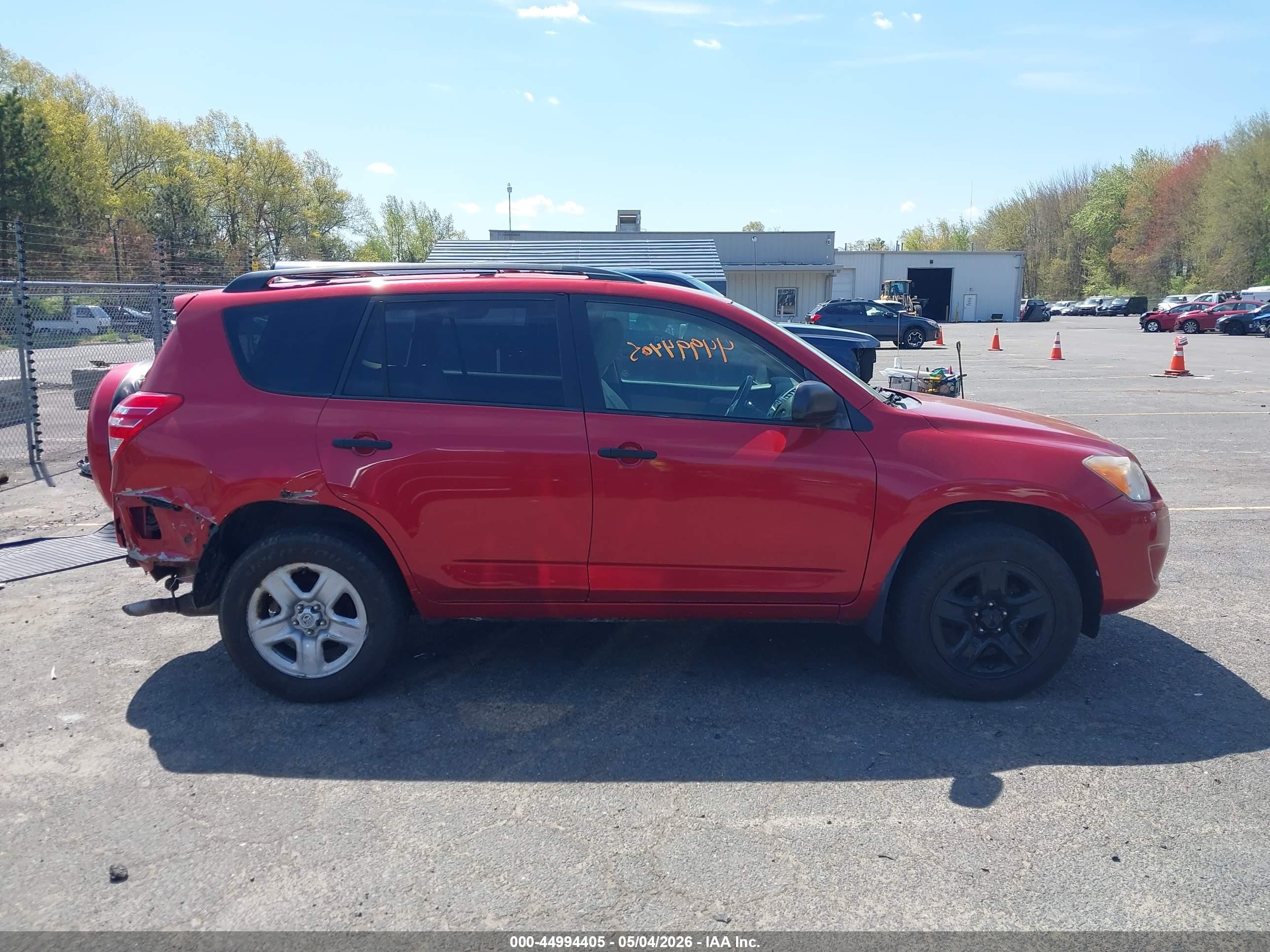 2011 Toyota Rav4   Red vin: 2T3BF4DV4BW097335