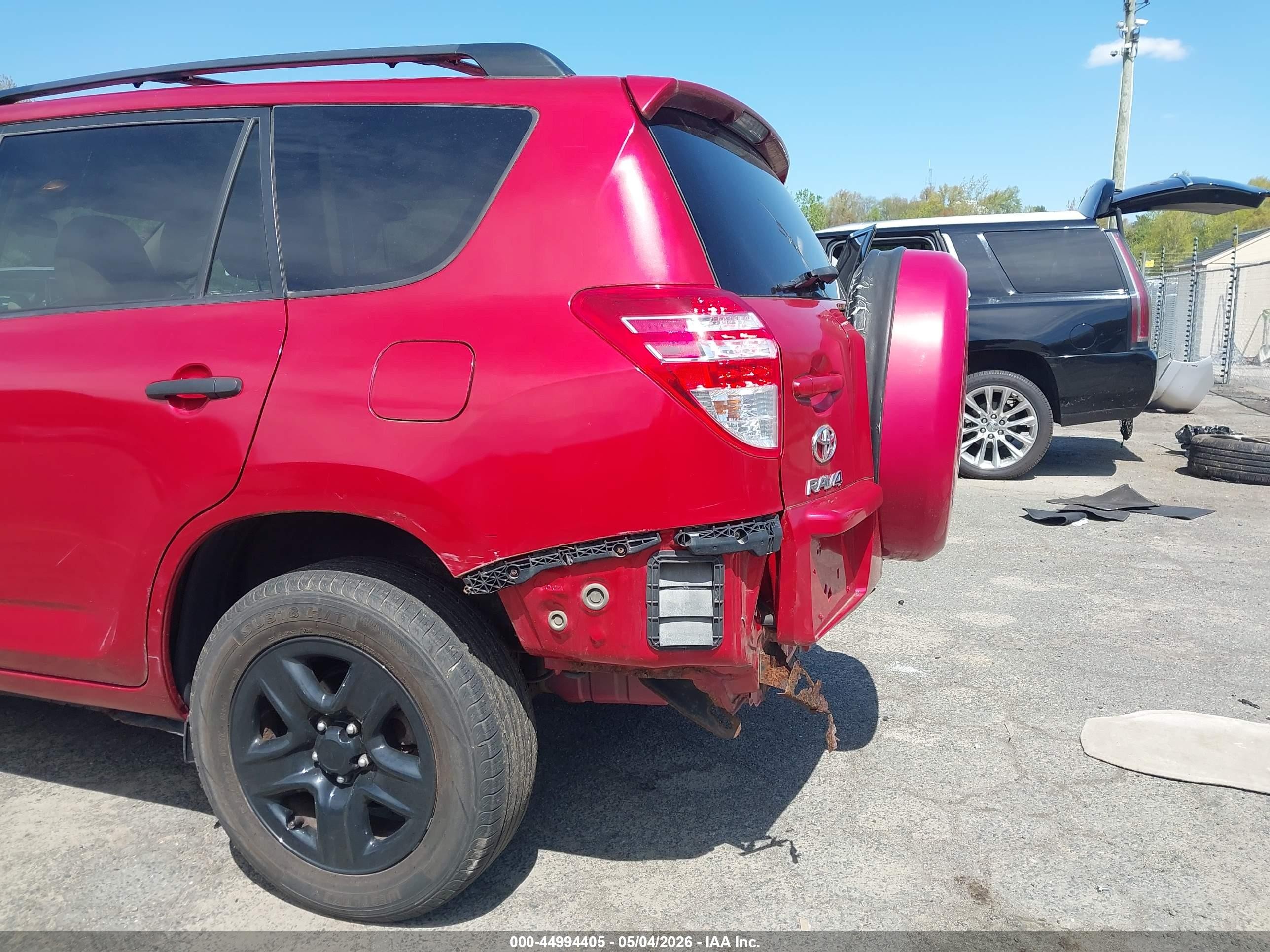 2011 Toyota Rav4   Red vin: 2T3BF4DV4BW097335